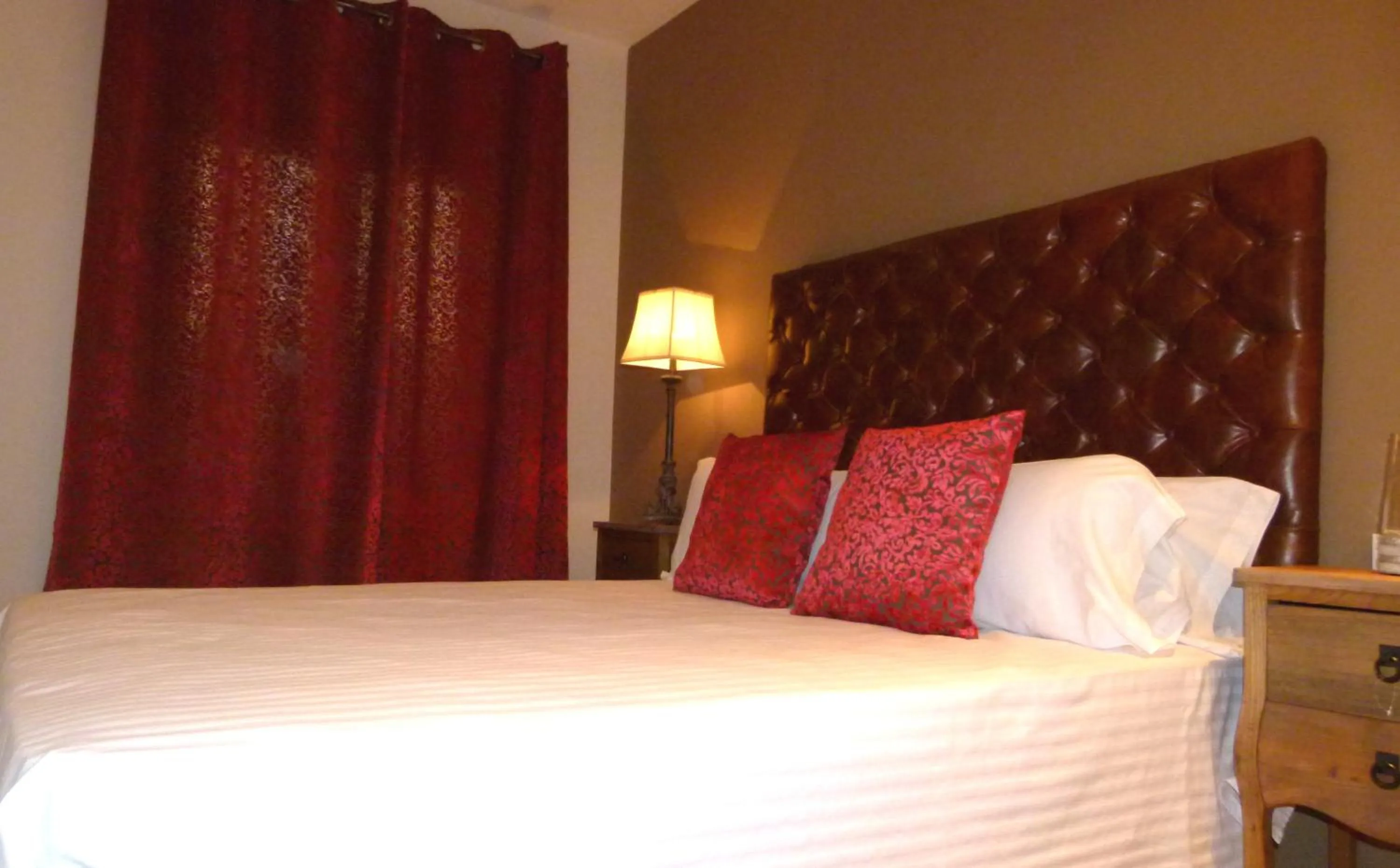 Photo of the whole room, Bed in Alda Apartamentos Muralla de Toledo