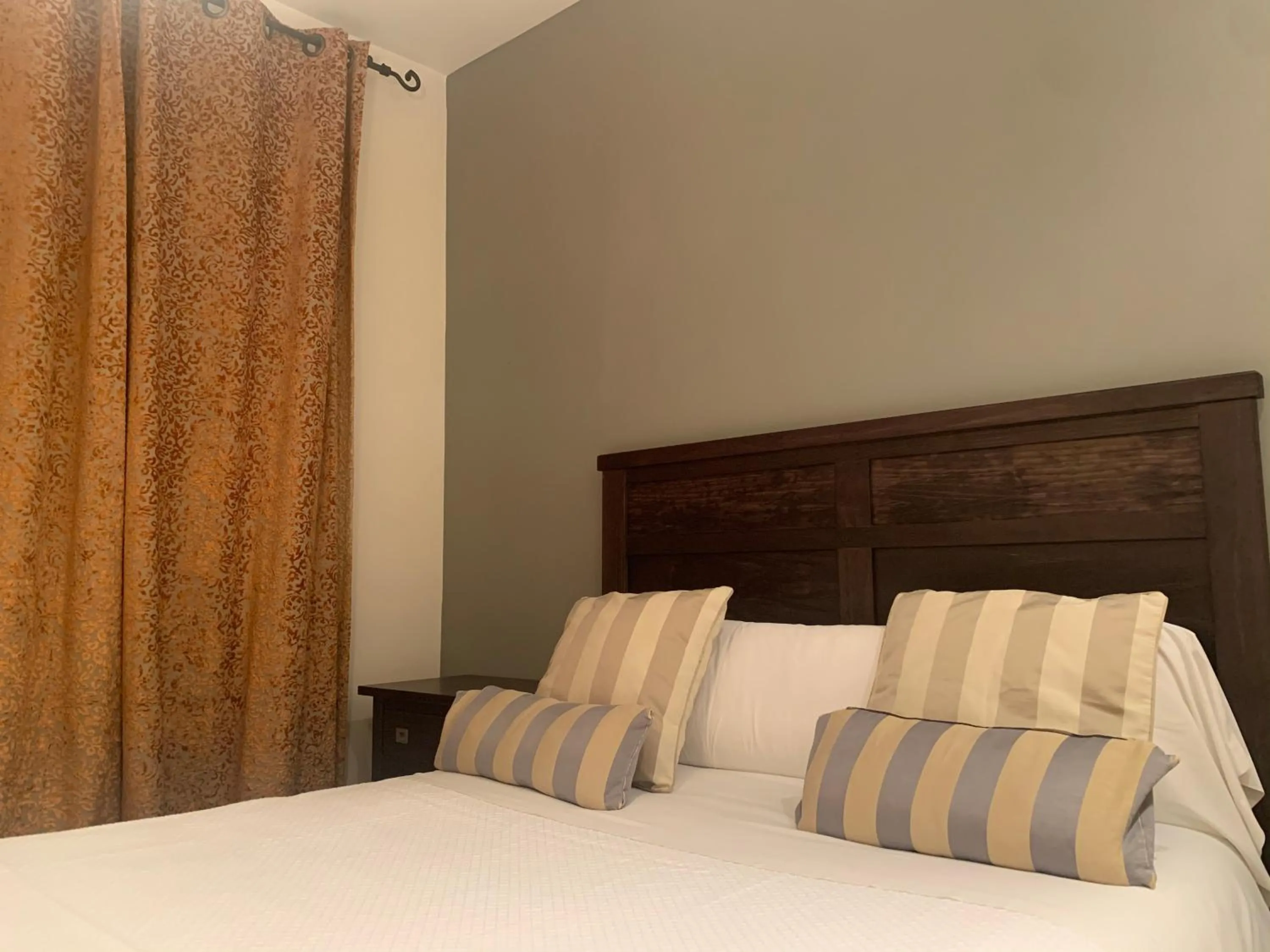 Bed in Alda Apartamentos Muralla de Toledo