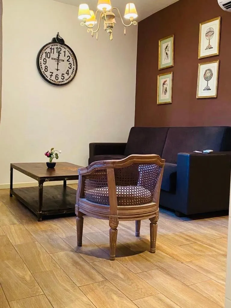 Library in Alda Apartamentos Muralla de Toledo