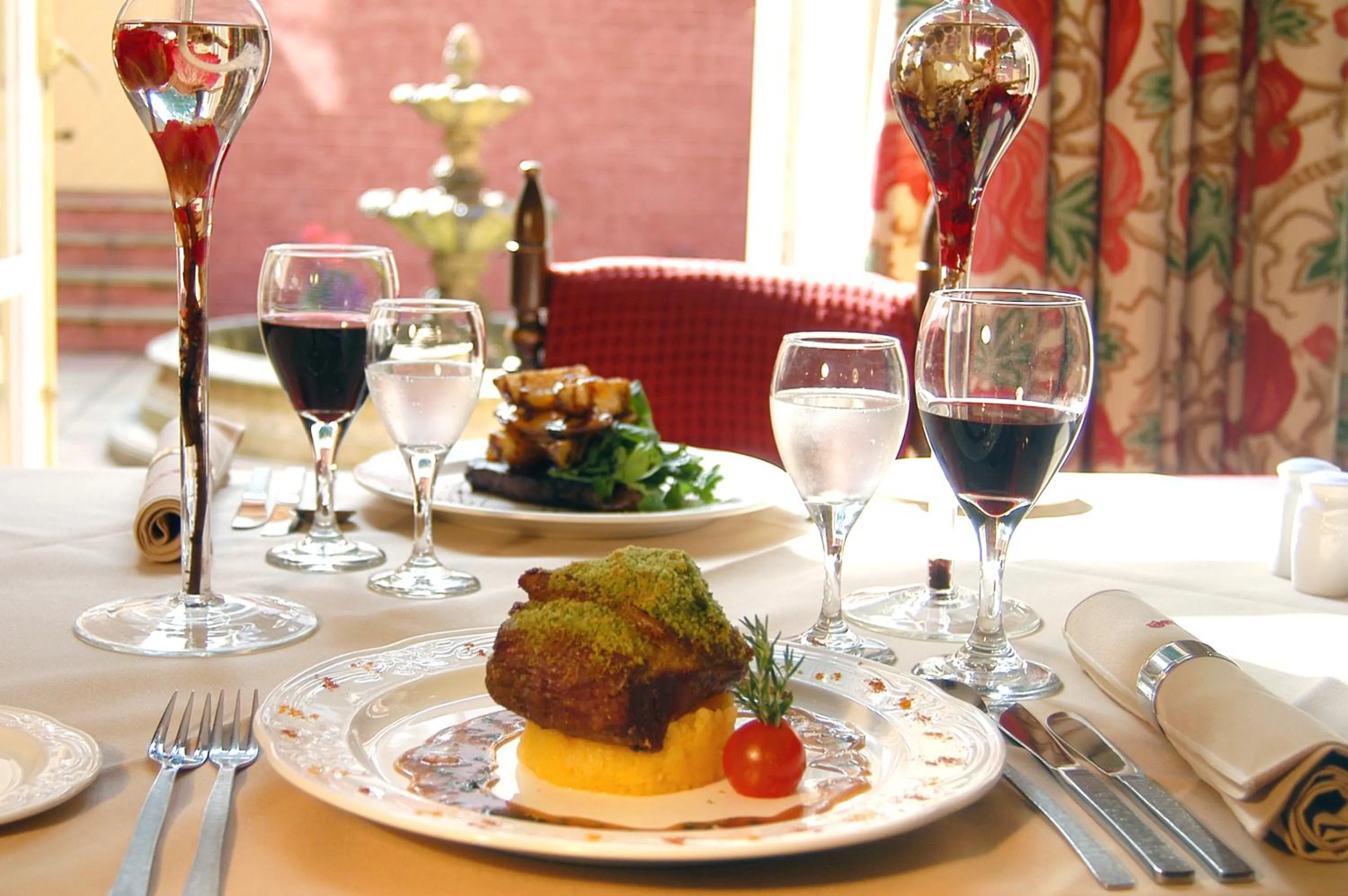 Restaurant/places to eat in Glen-Yr-Afon House Hotel