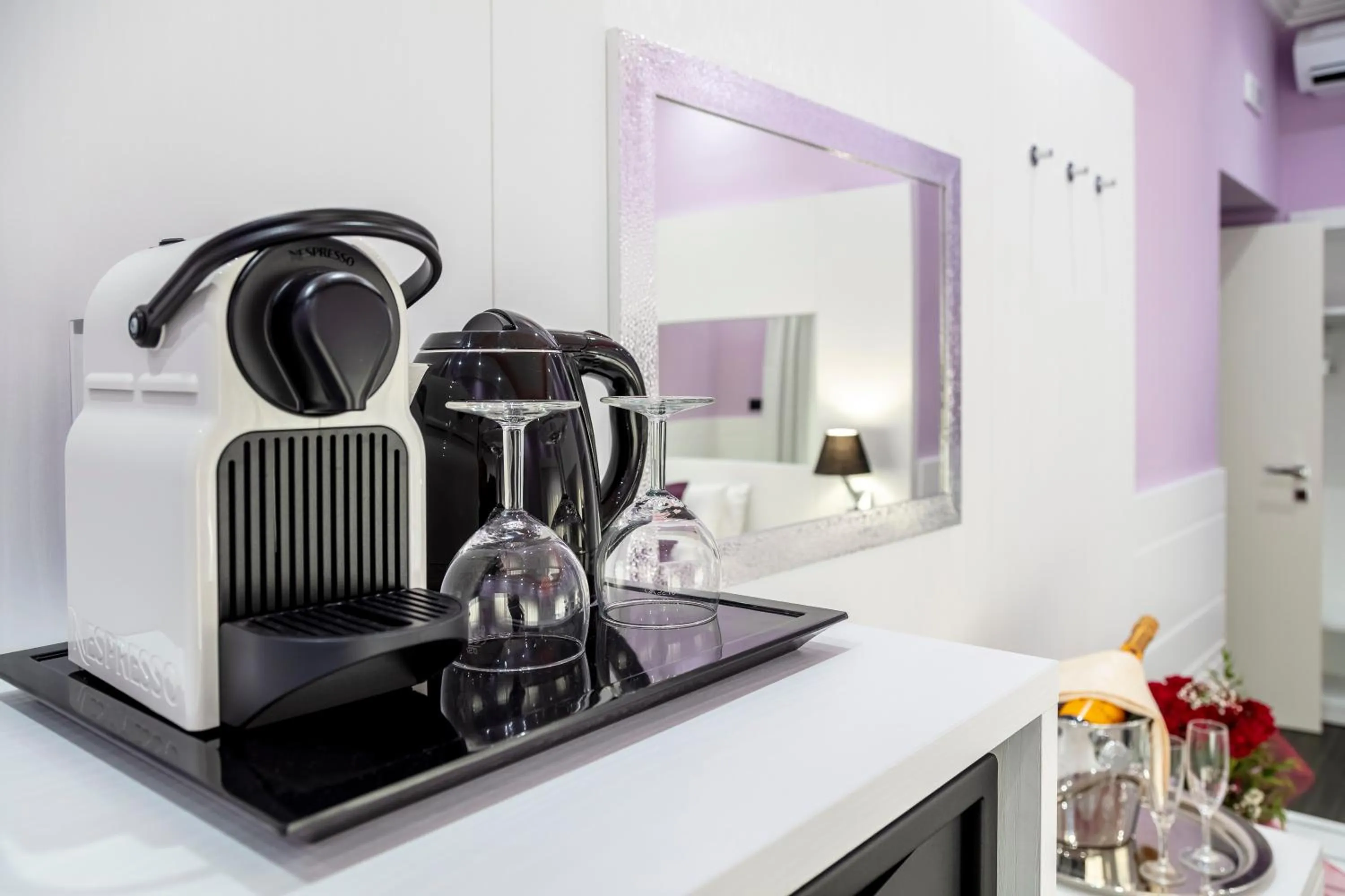 Coffee/tea facilities in THE ONE Boutique Hotel & SPA Rome