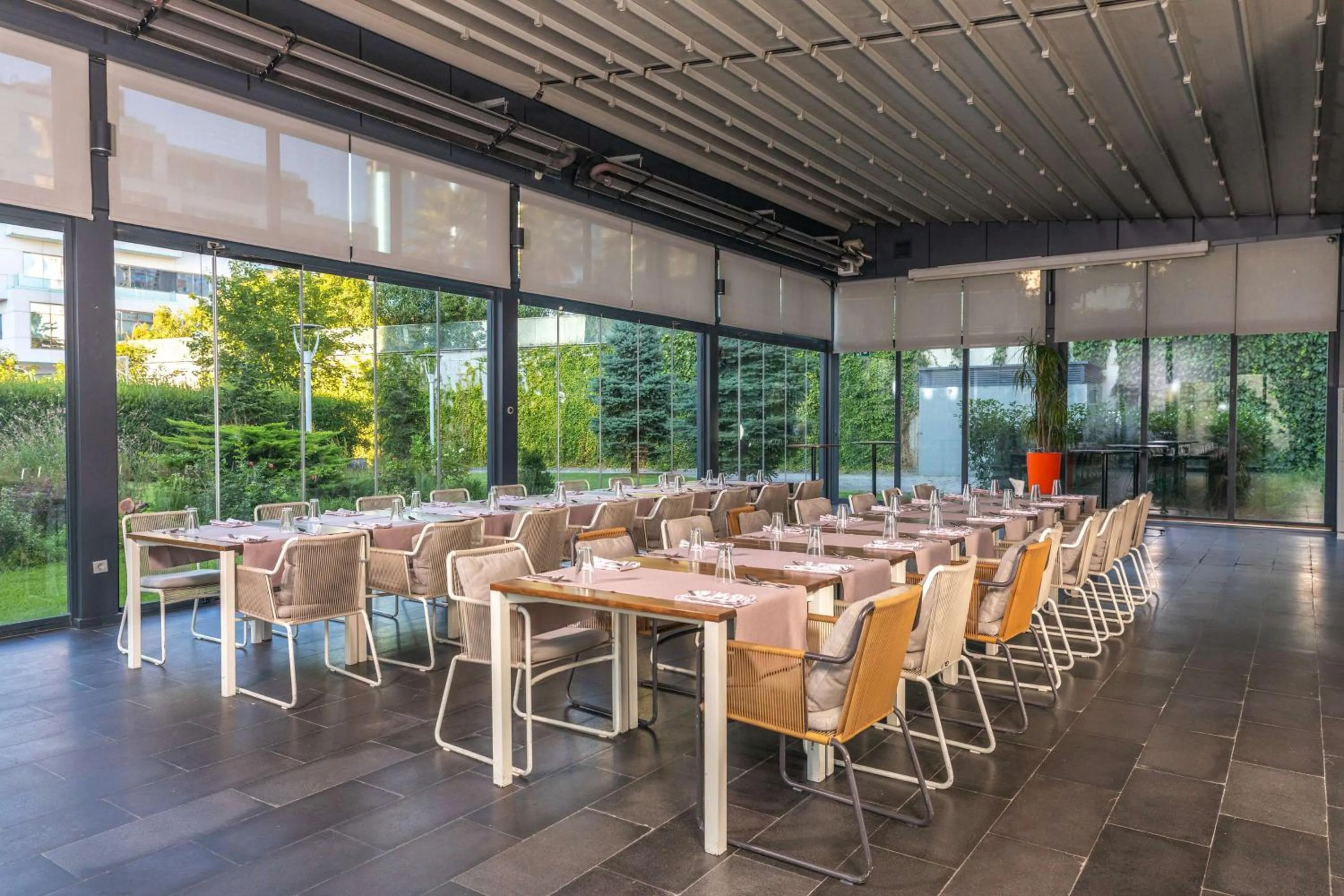 Lounge or bar in Radisson Blu Hotel Istanbul Asia