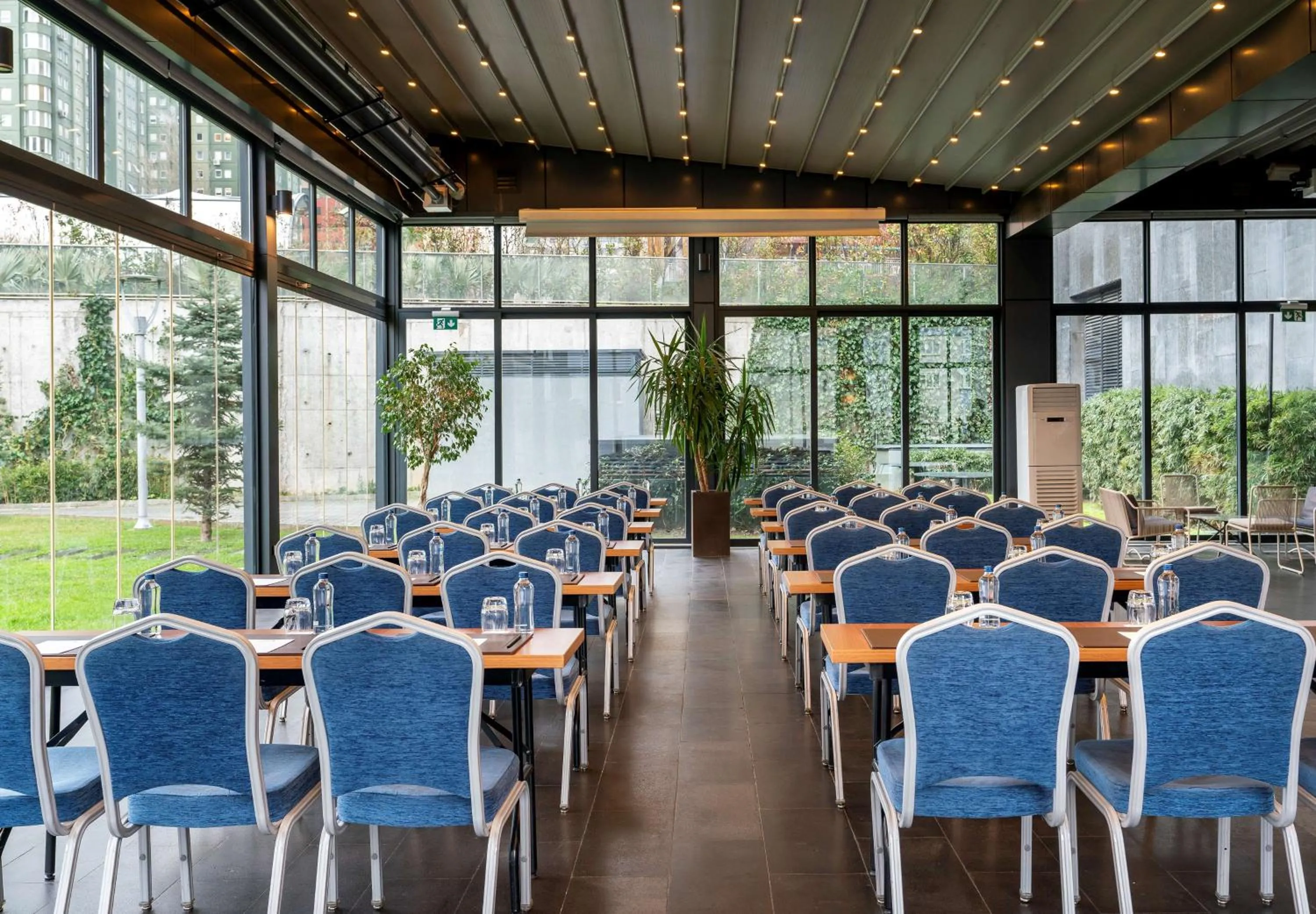 Lounge or bar in Radisson Blu Hotel Istanbul Asia