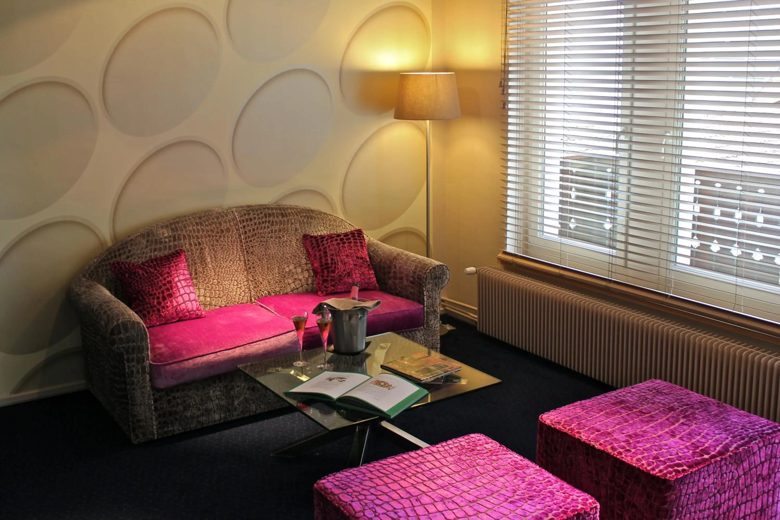 Communal lounge/ TV room in Hôtel L'Auberge Alsacienne