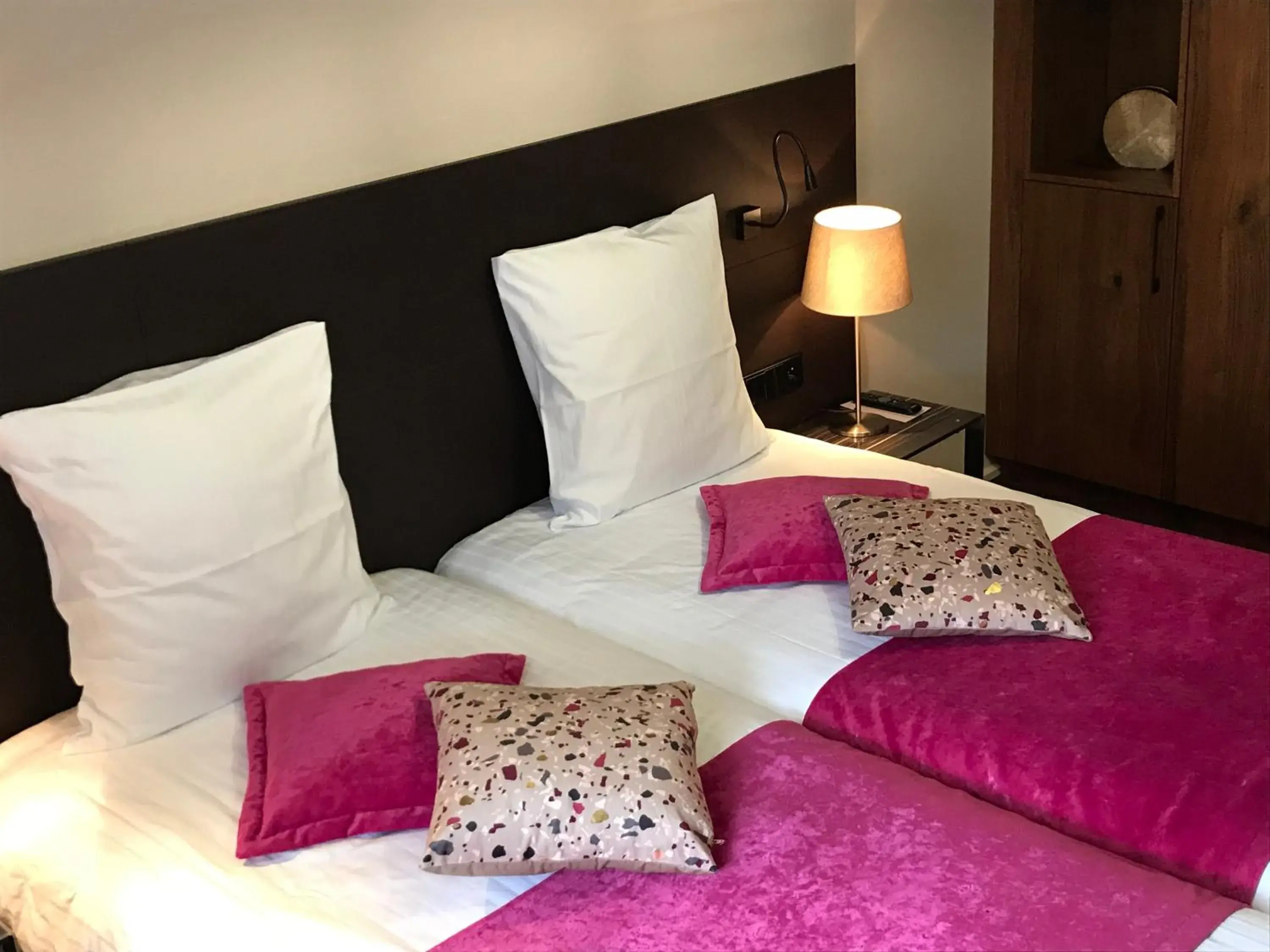 Twin Room with Shower in Hôtel L'Auberge Alsacienne Twin Room with Shower in Hôtel L'Auberge Alsacienne