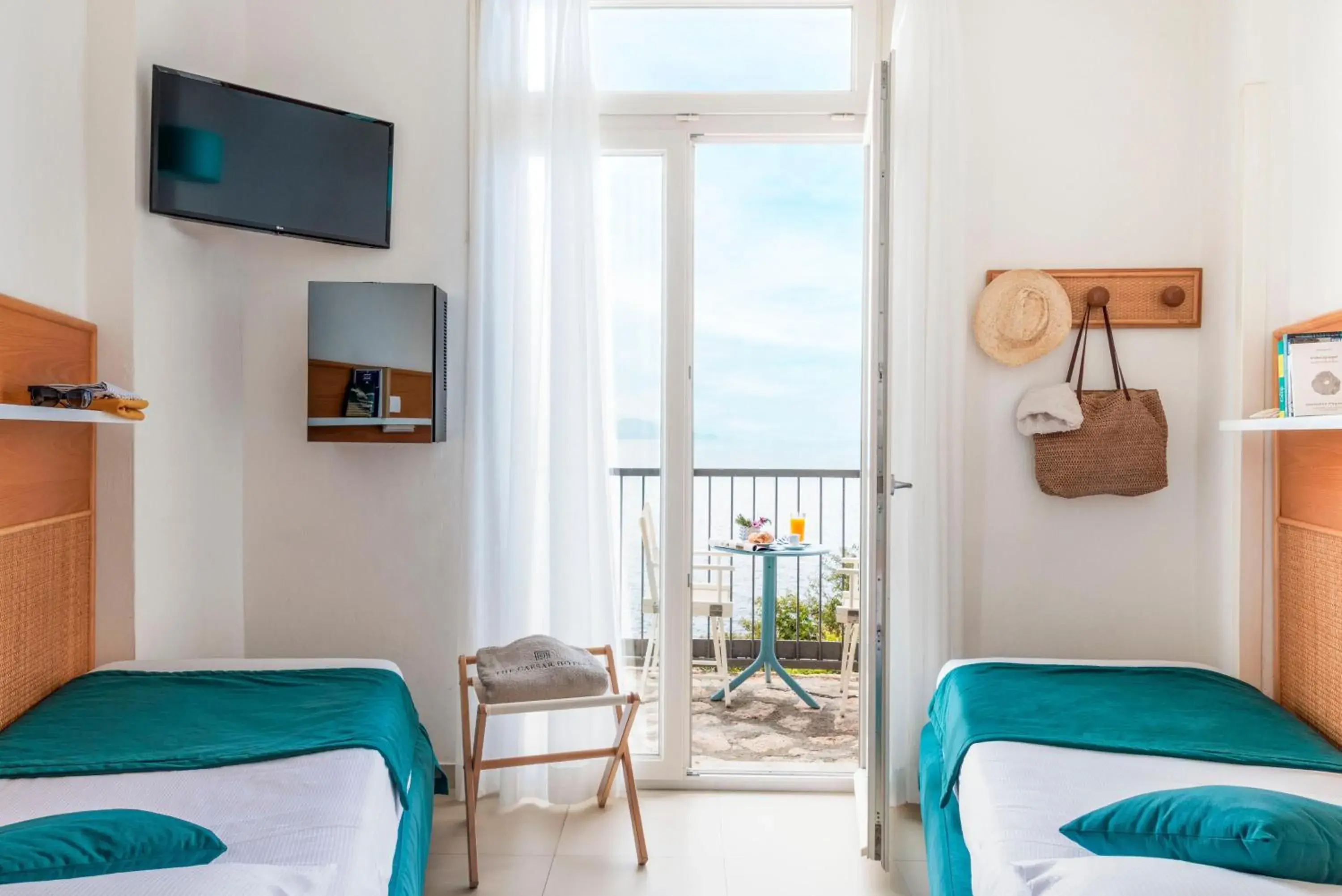 Twin Room with Sea View in Hotel Capo D'Uomo Twin Room with Sea View in Hotel Capo D'Uomo
