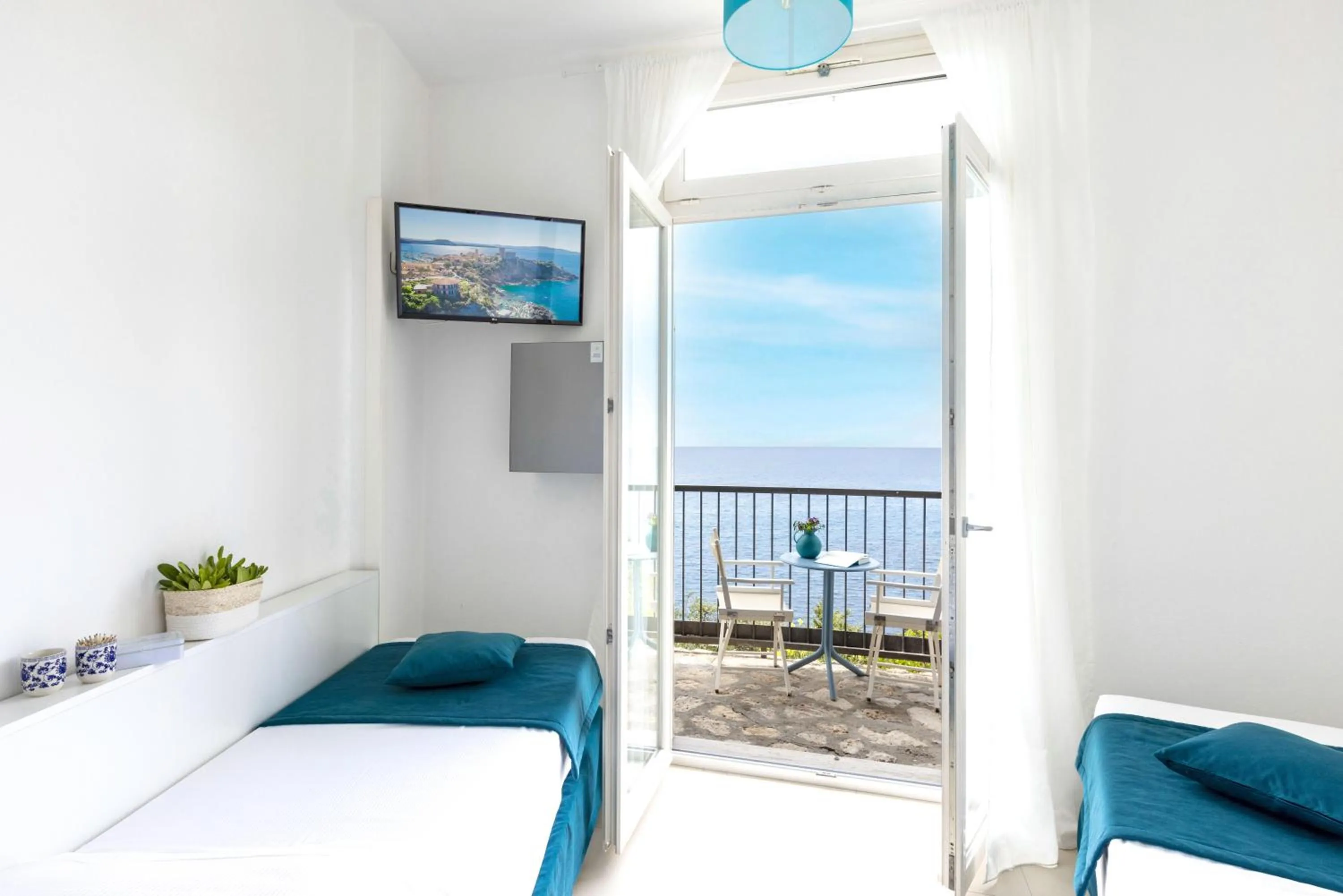 Photo of the whole room in Hotel Capo D'Uomo