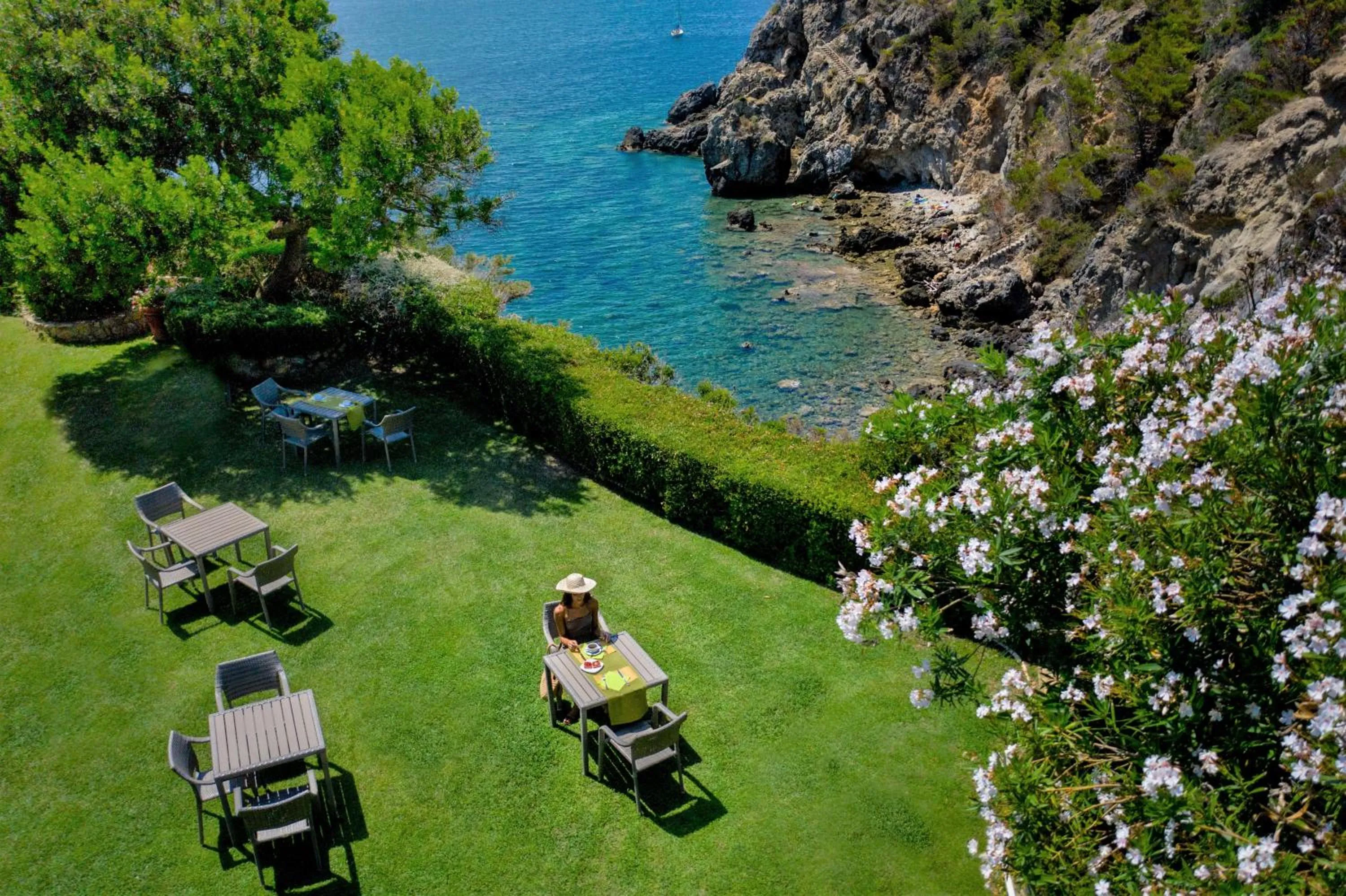 Garden in Hotel Capo D'Uomo