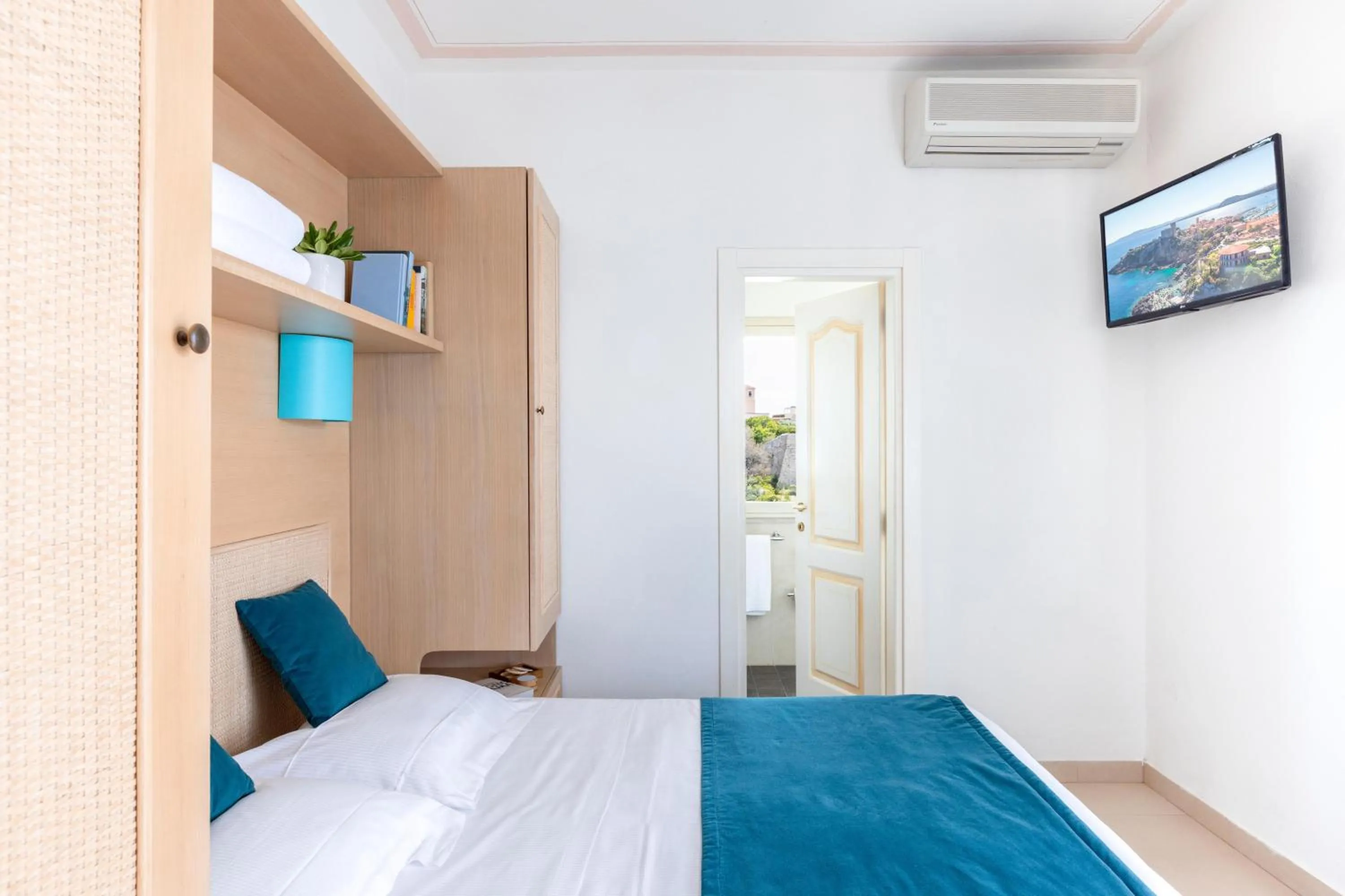 Photo of the whole room in Hotel Capo D'Uomo