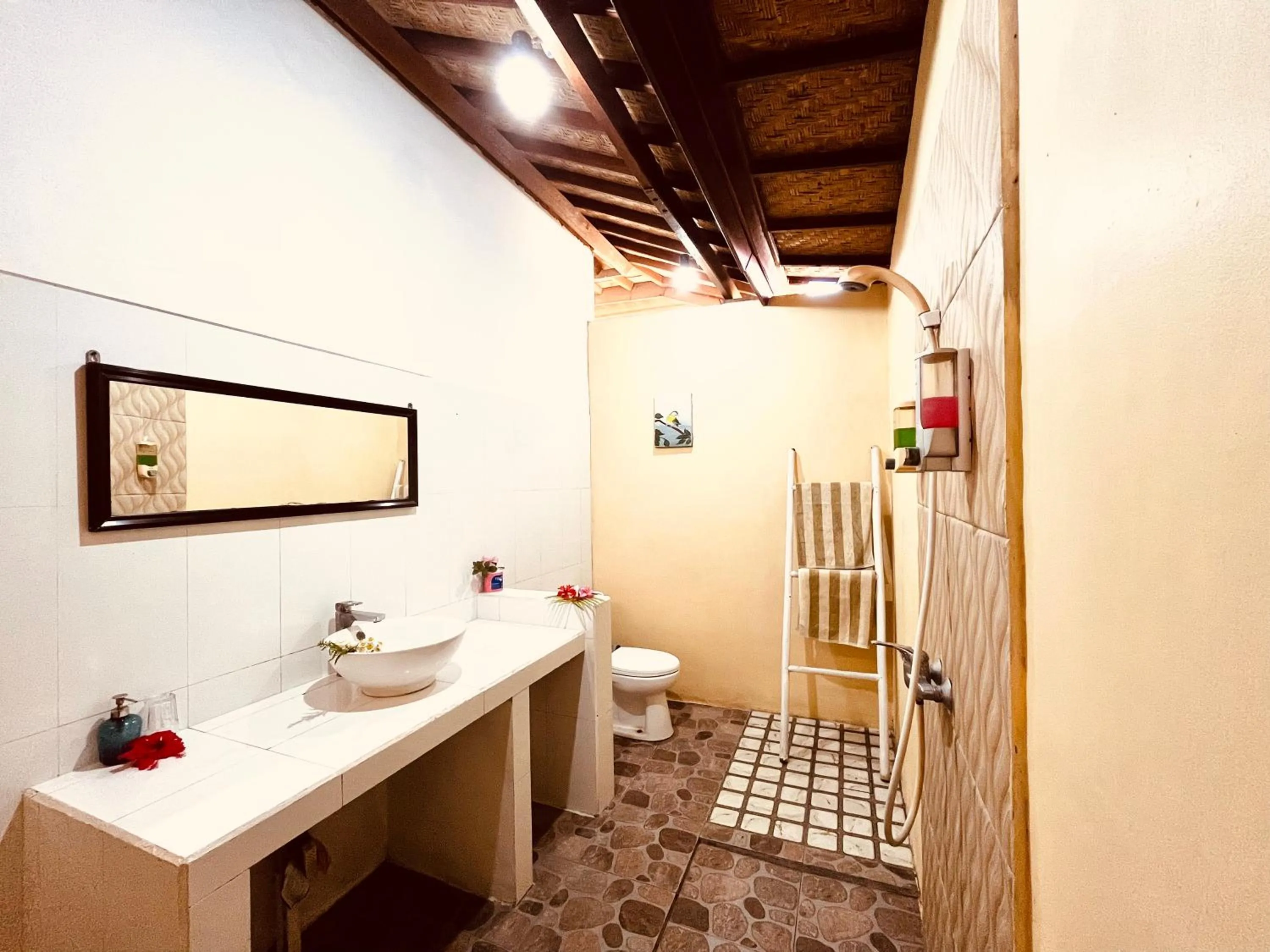 Toilet in Nusa Veranda Sunset Villas & Restaurant