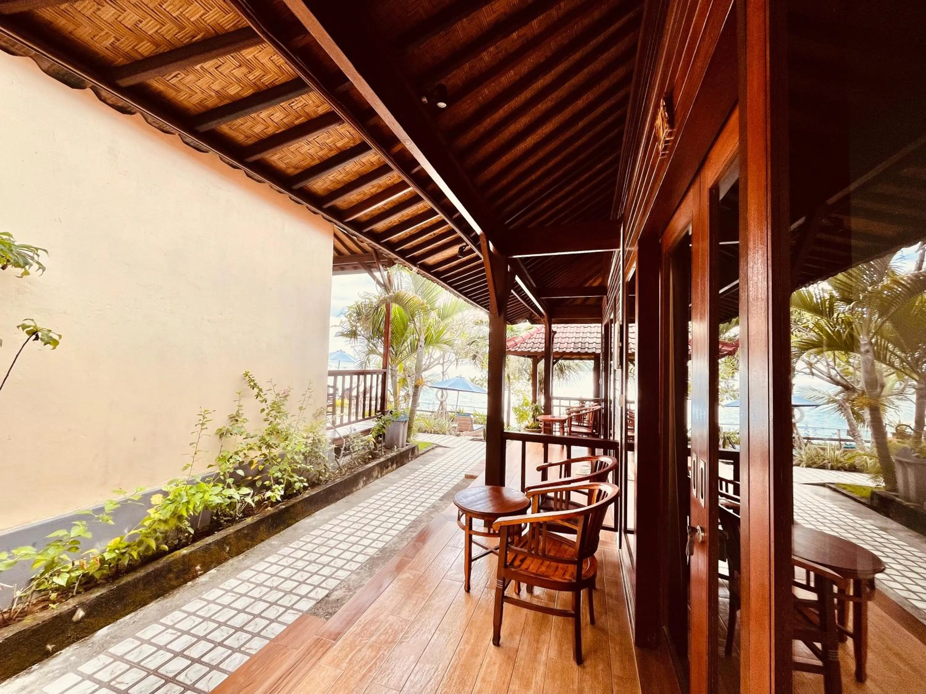 Seating area in Nusa Veranda Sunset Villas & Restaurant