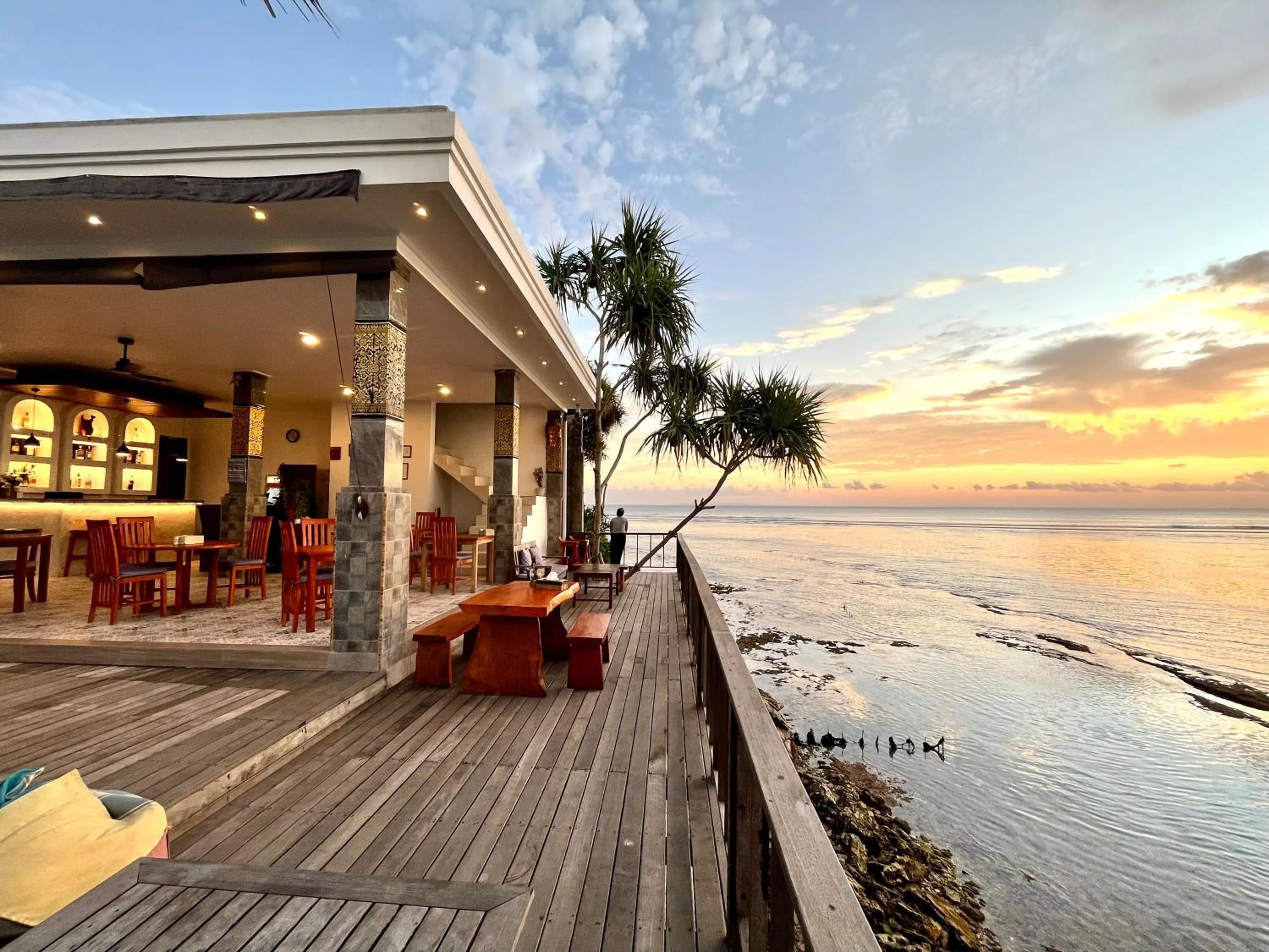 Property building in Nusa Veranda Sunset Villas & Restaurant