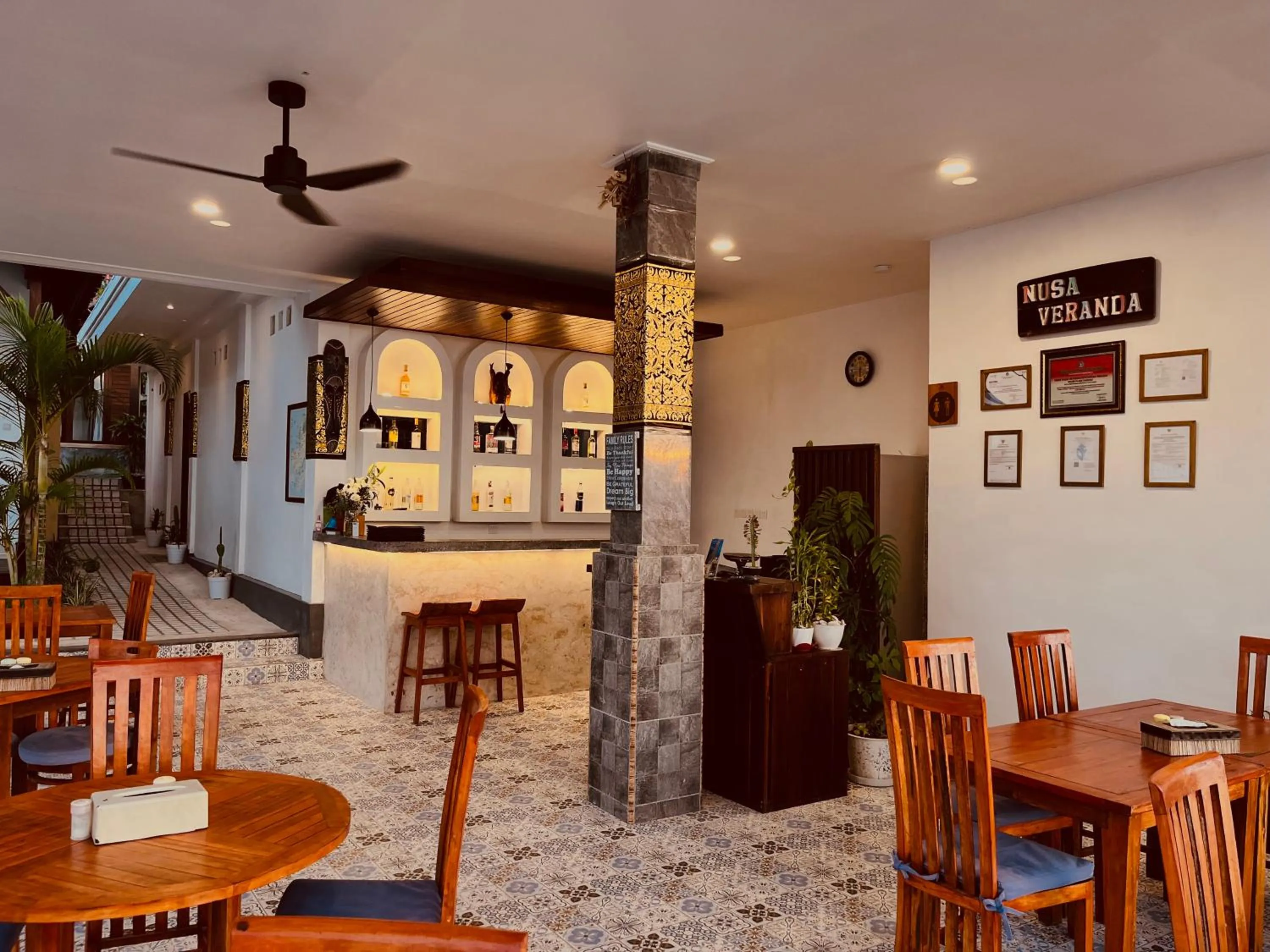 Restaurant/places to eat in Nusa Veranda Sunset Villas & Restaurant
