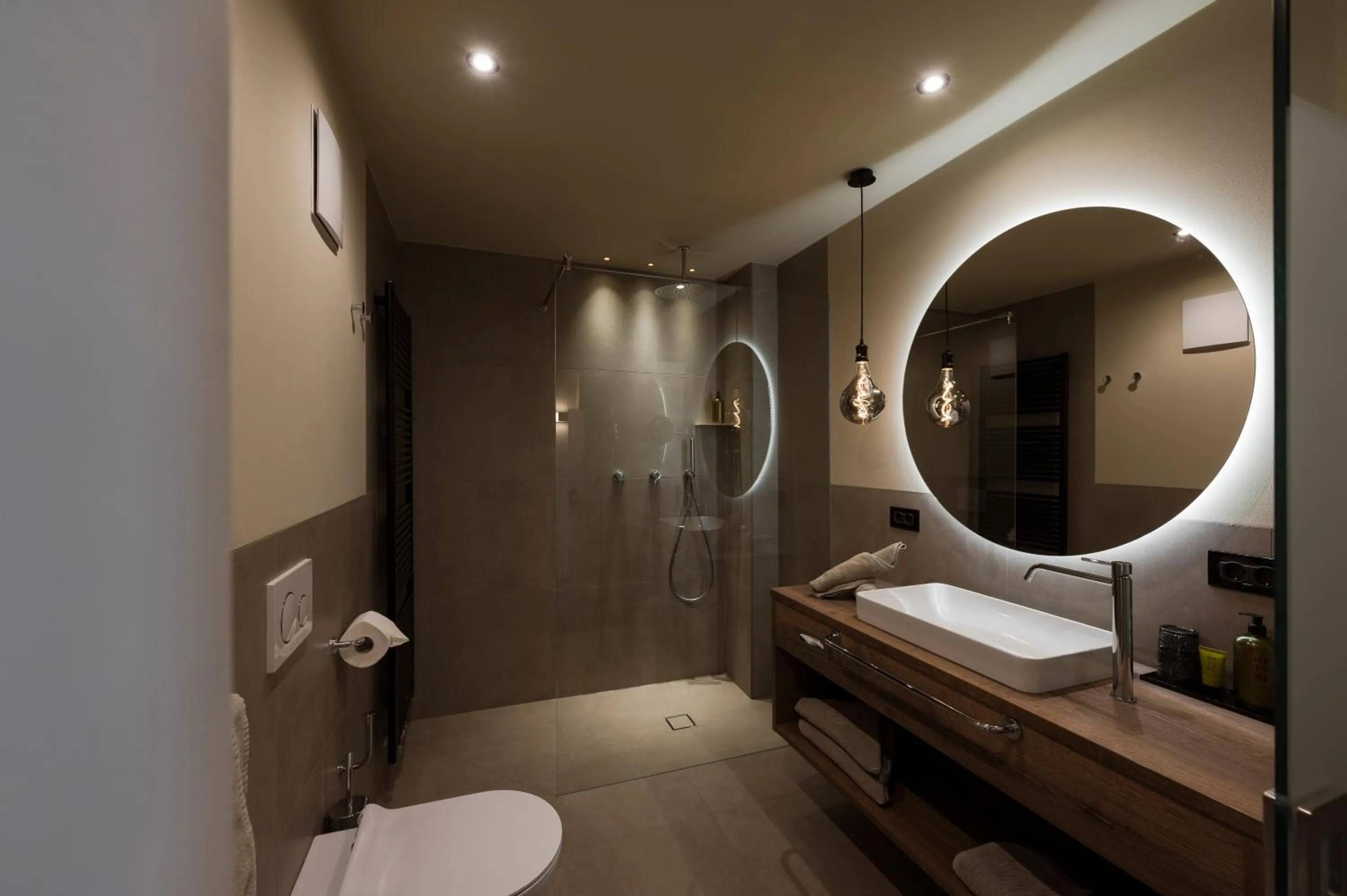 Bathroom, Bed in Hotel Viertler