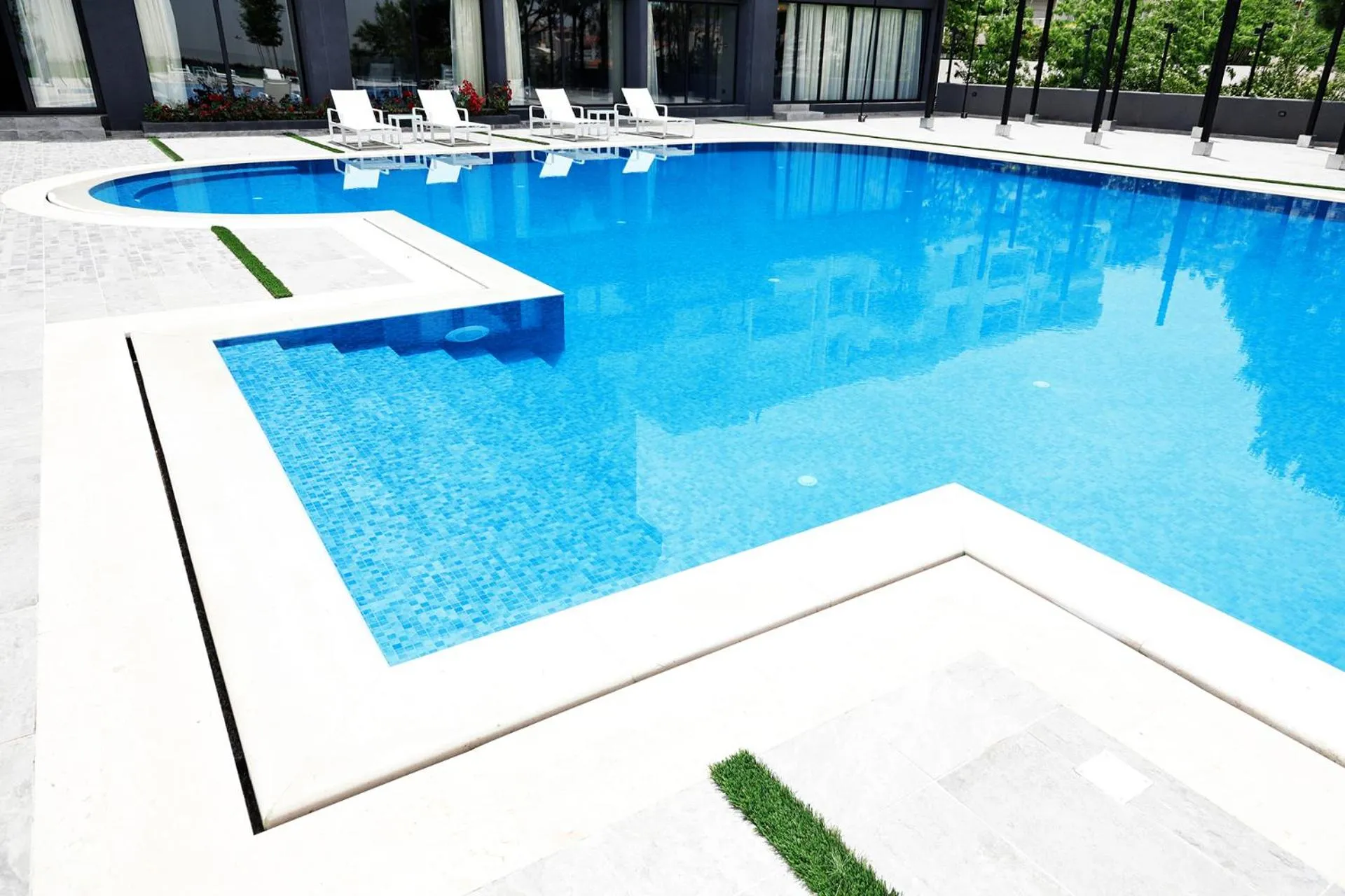 Pool view in Le Pave Hotel