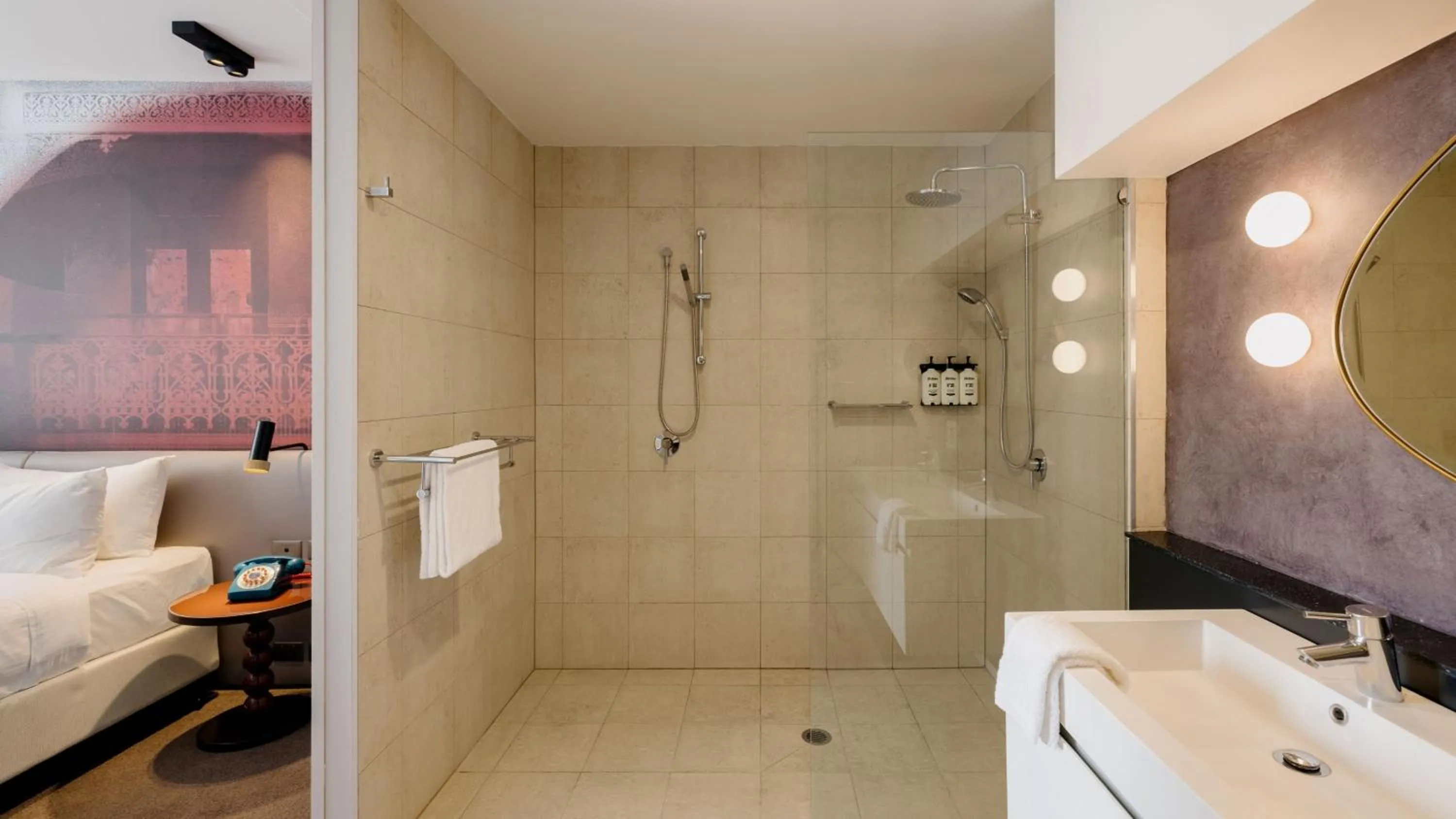 Photo of the whole room in Hotel Indigo Sydney Potts Point by IHG