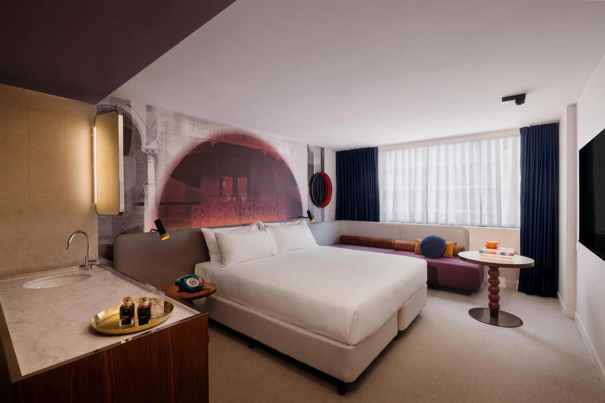 Photo of the whole room, Bed in Hotel Indigo Sydney Potts Point by IHG