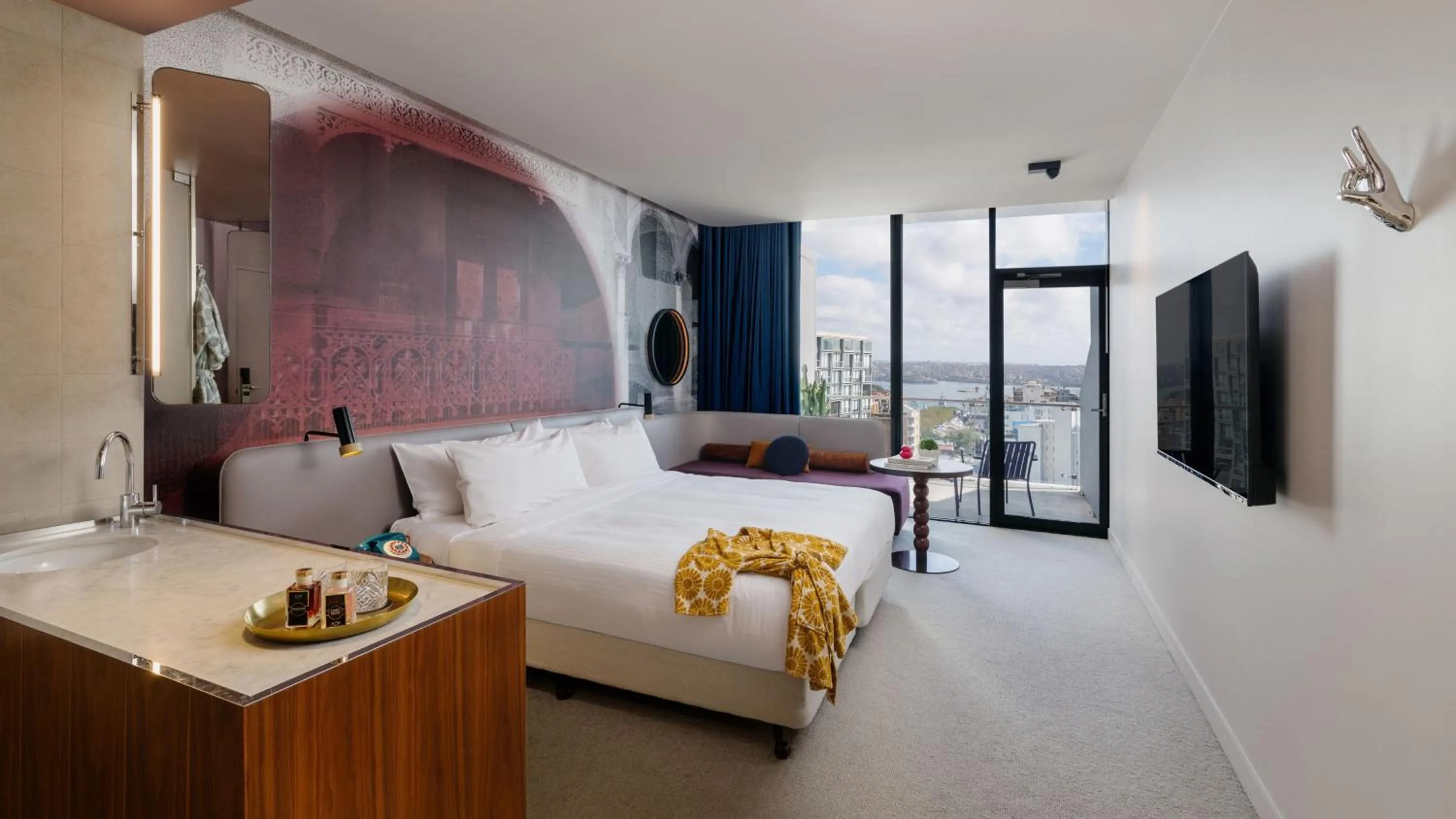 Photo of the whole room, Bed in Hotel Indigo Sydney Potts Point by IHG
