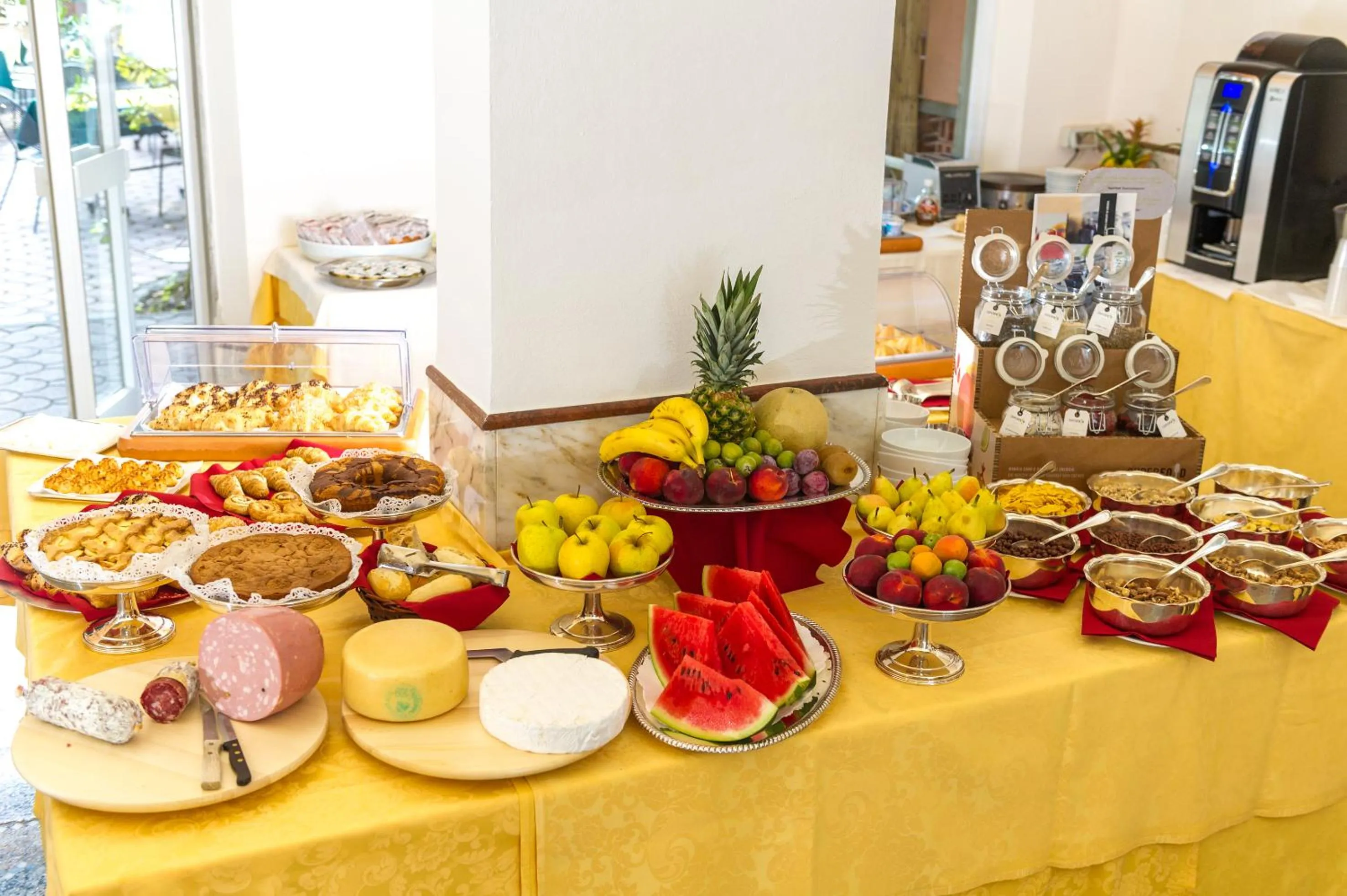 Buffet breakfast in Albergo Battelli Only Adults