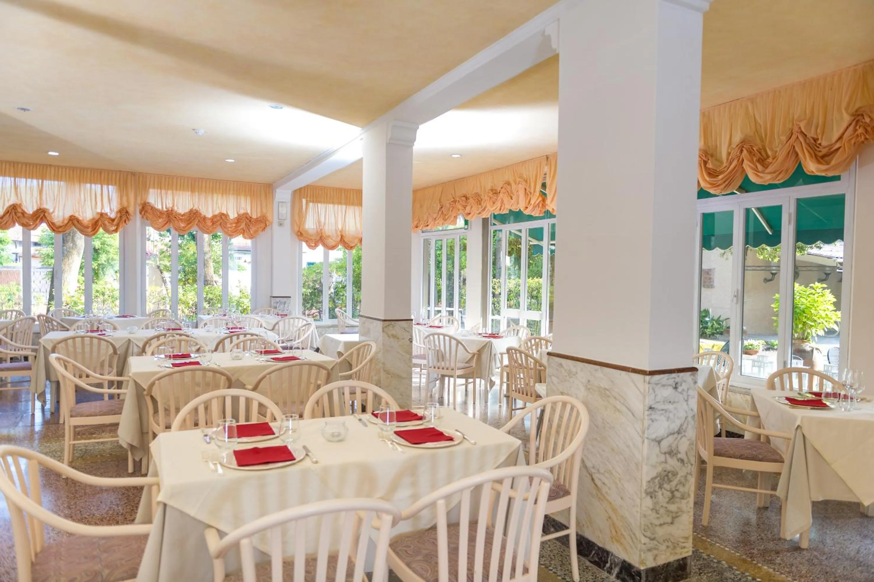 Restaurant/places to eat in Albergo Battelli Only Adults