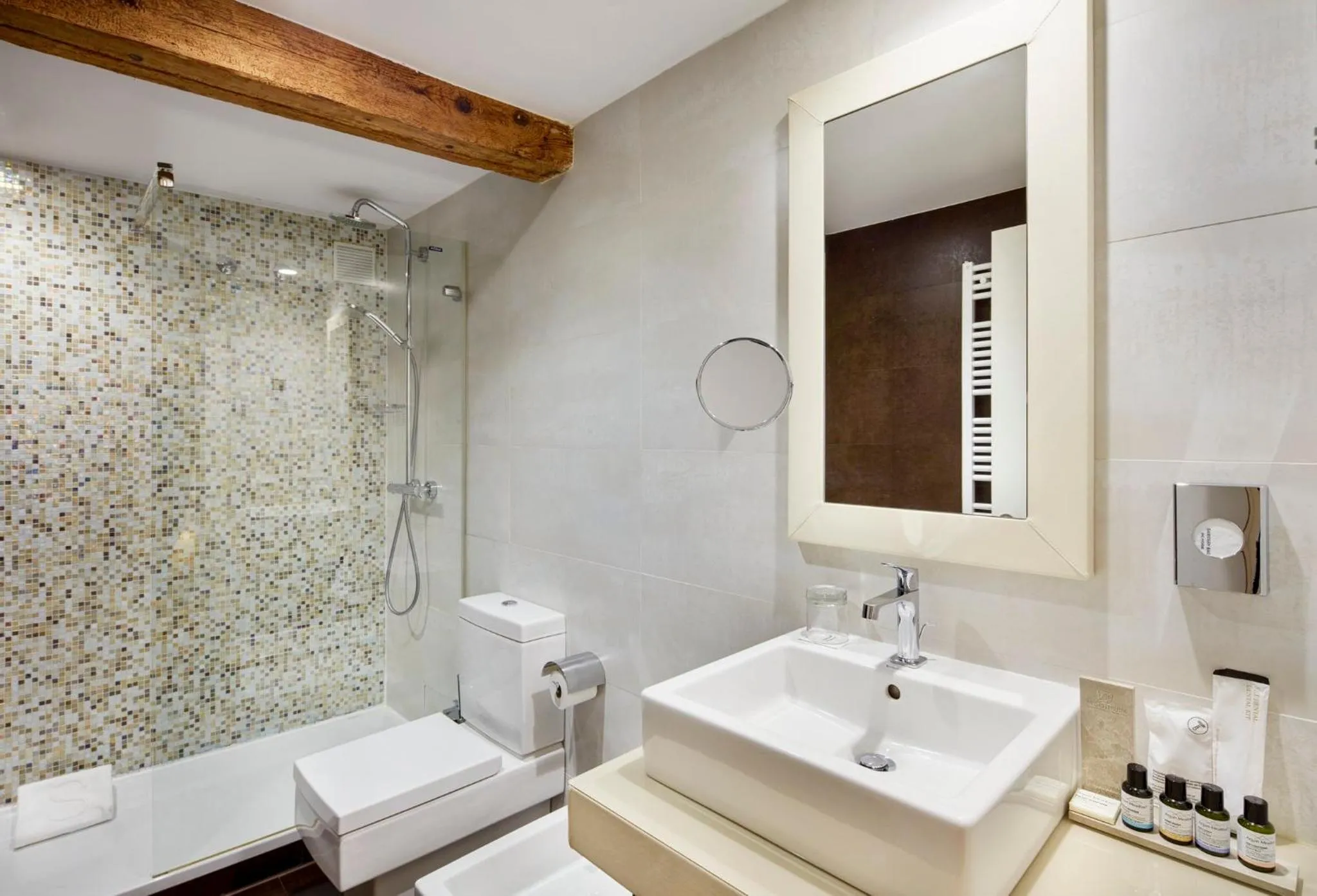 Bathroom in Sercotel Calle Mayor