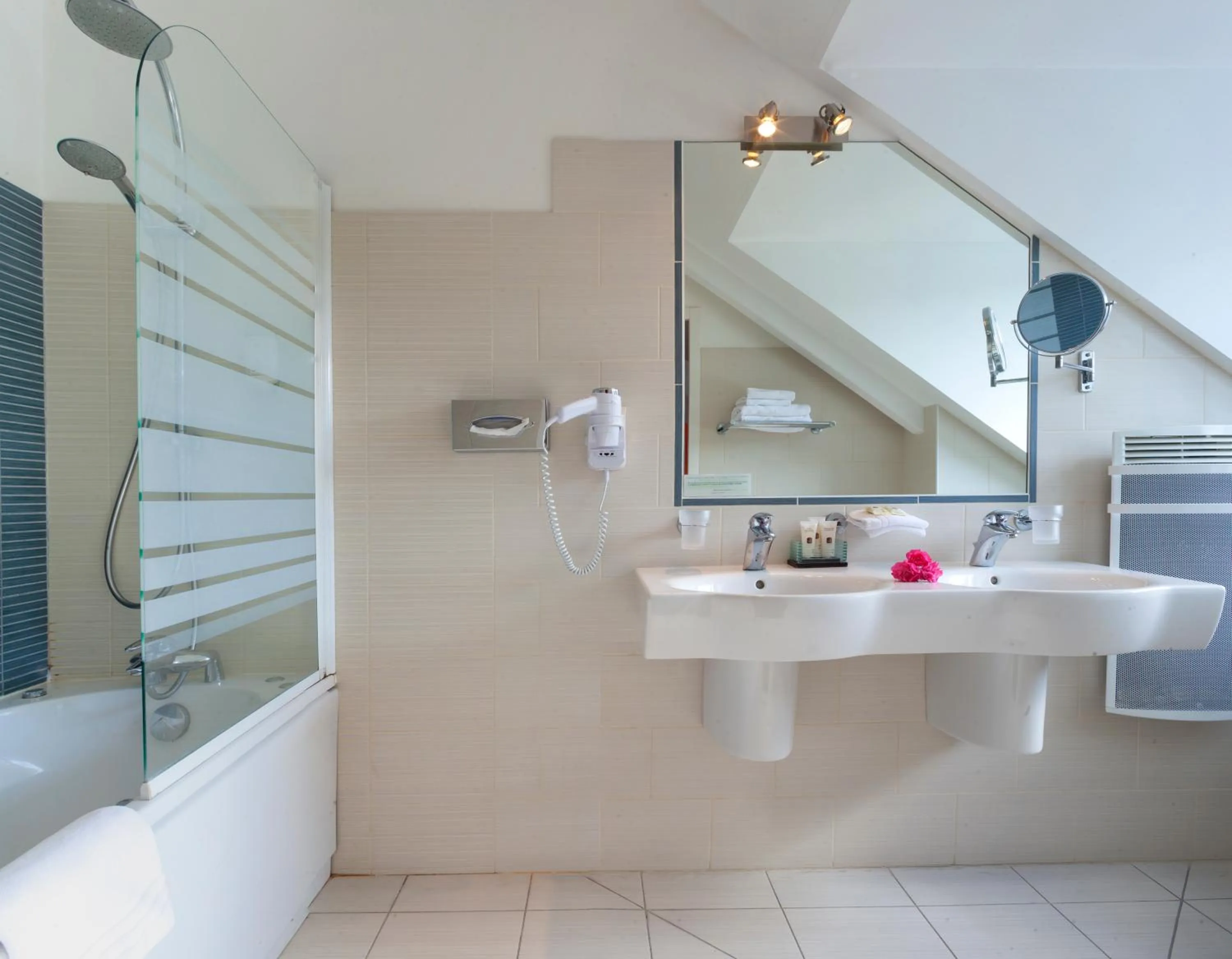 Bathroom in Auberge du Manet