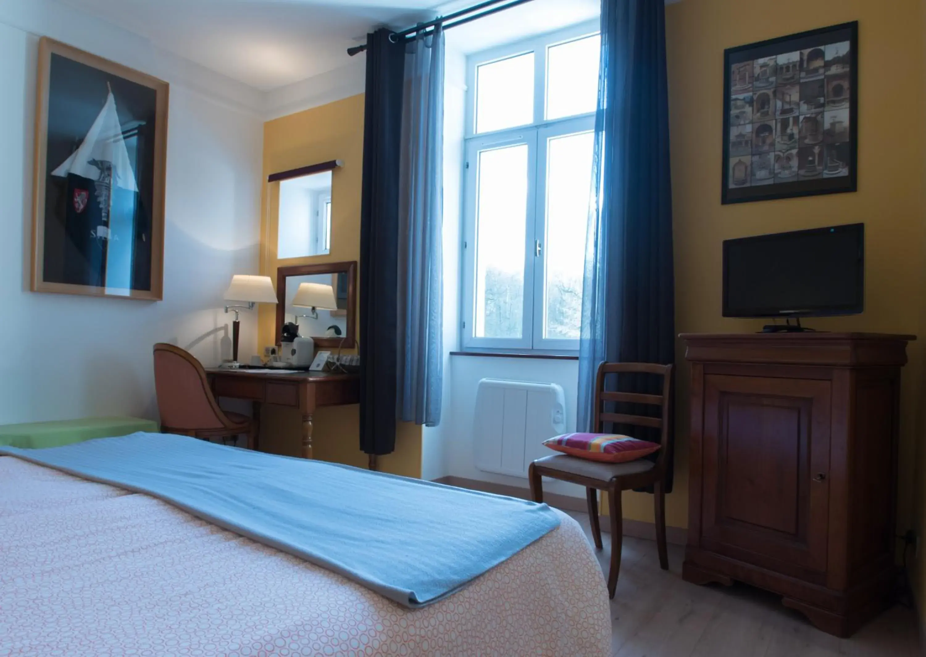 Superior Twin Room in Auberge du Manet Superior Twin Room in Auberge du Manet