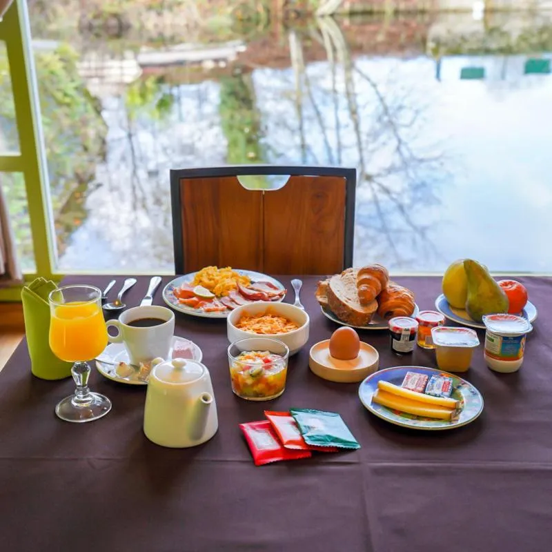 Breakfast in Auberge du Manet