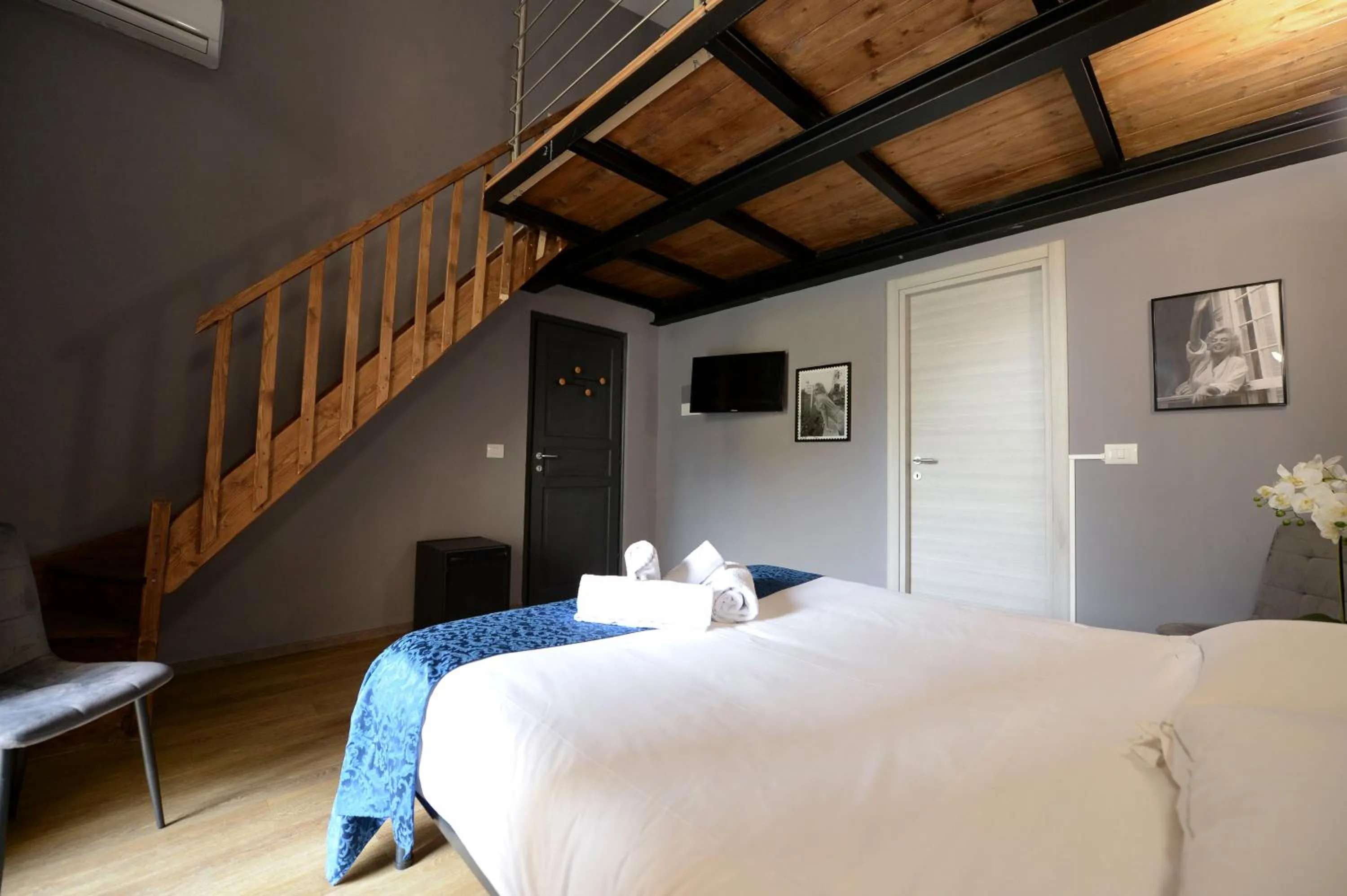 TV and multimedia, Bed in Palazzo Oliveto