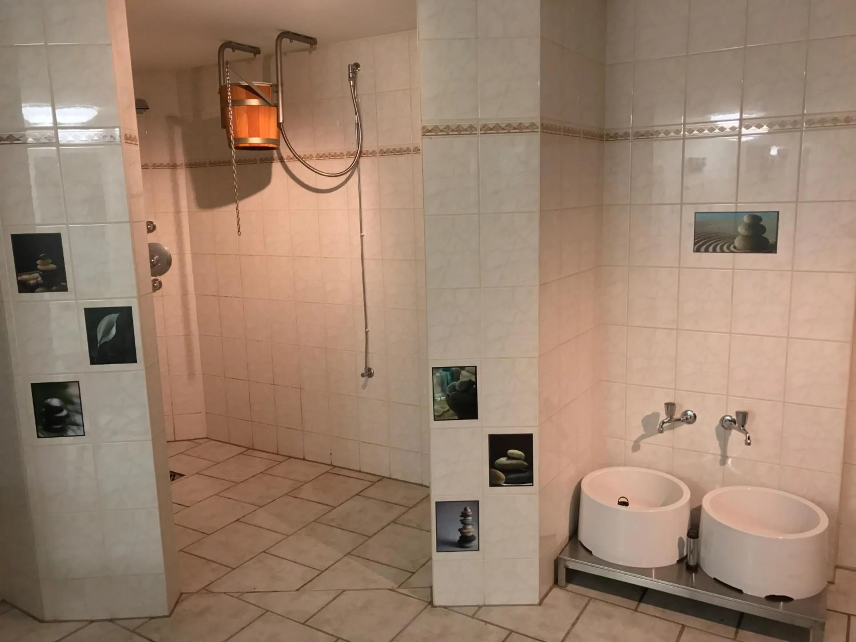 Shower in Meister BÄR HOTEL Wettiner Hof