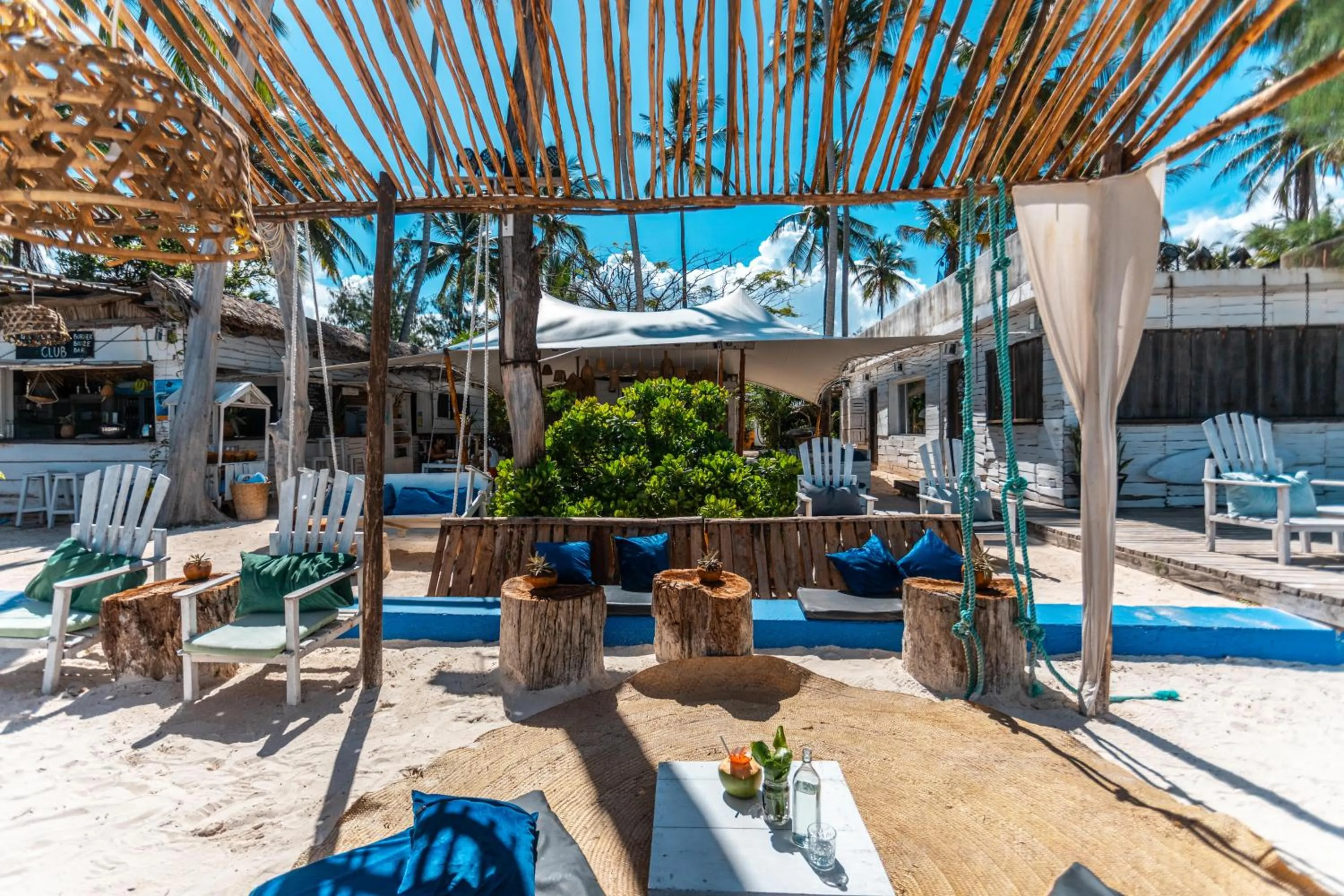 Restaurant/places to eat in B4 Beach Club