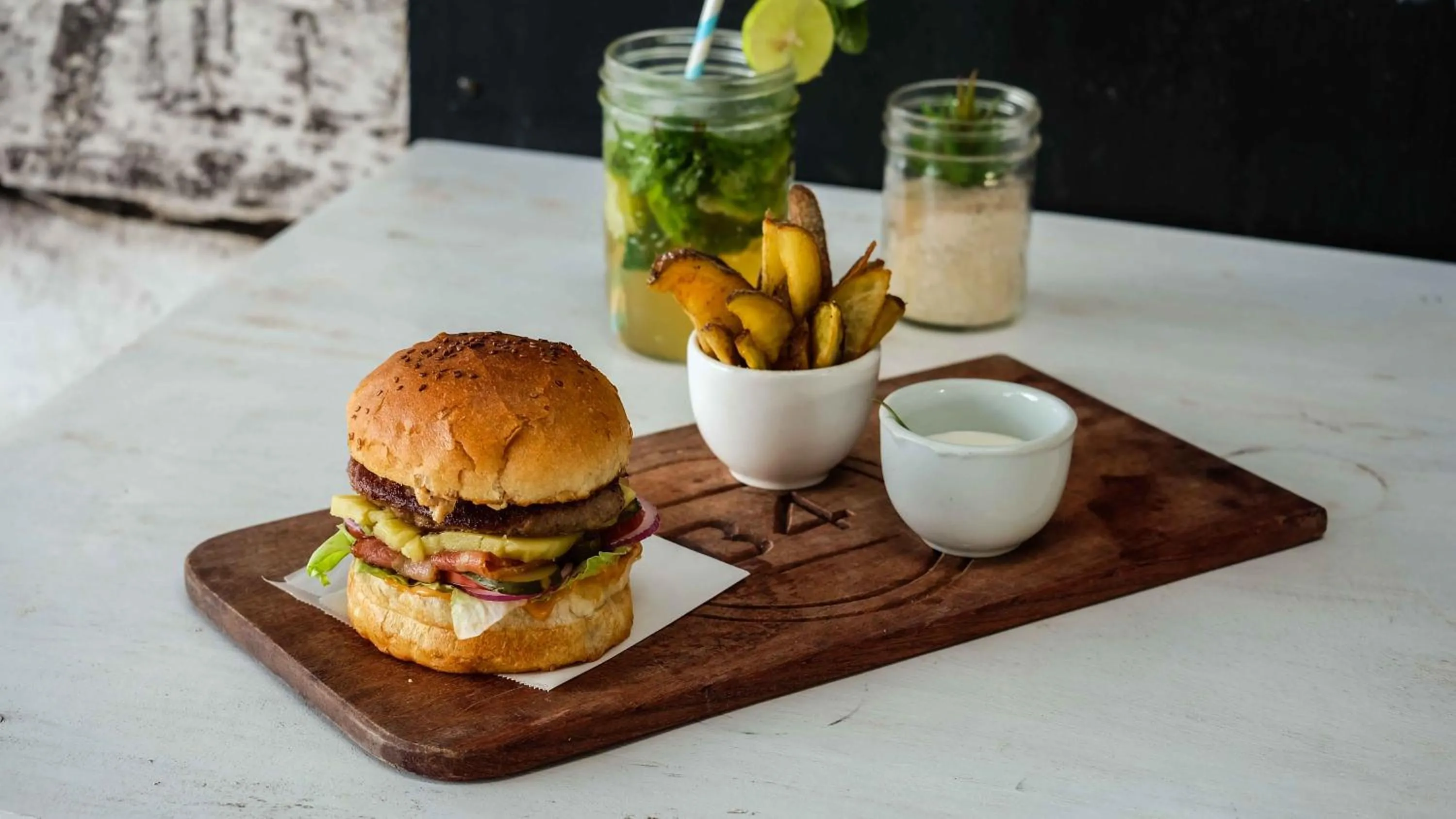 Restaurant/places to eat in B4 Beach Club