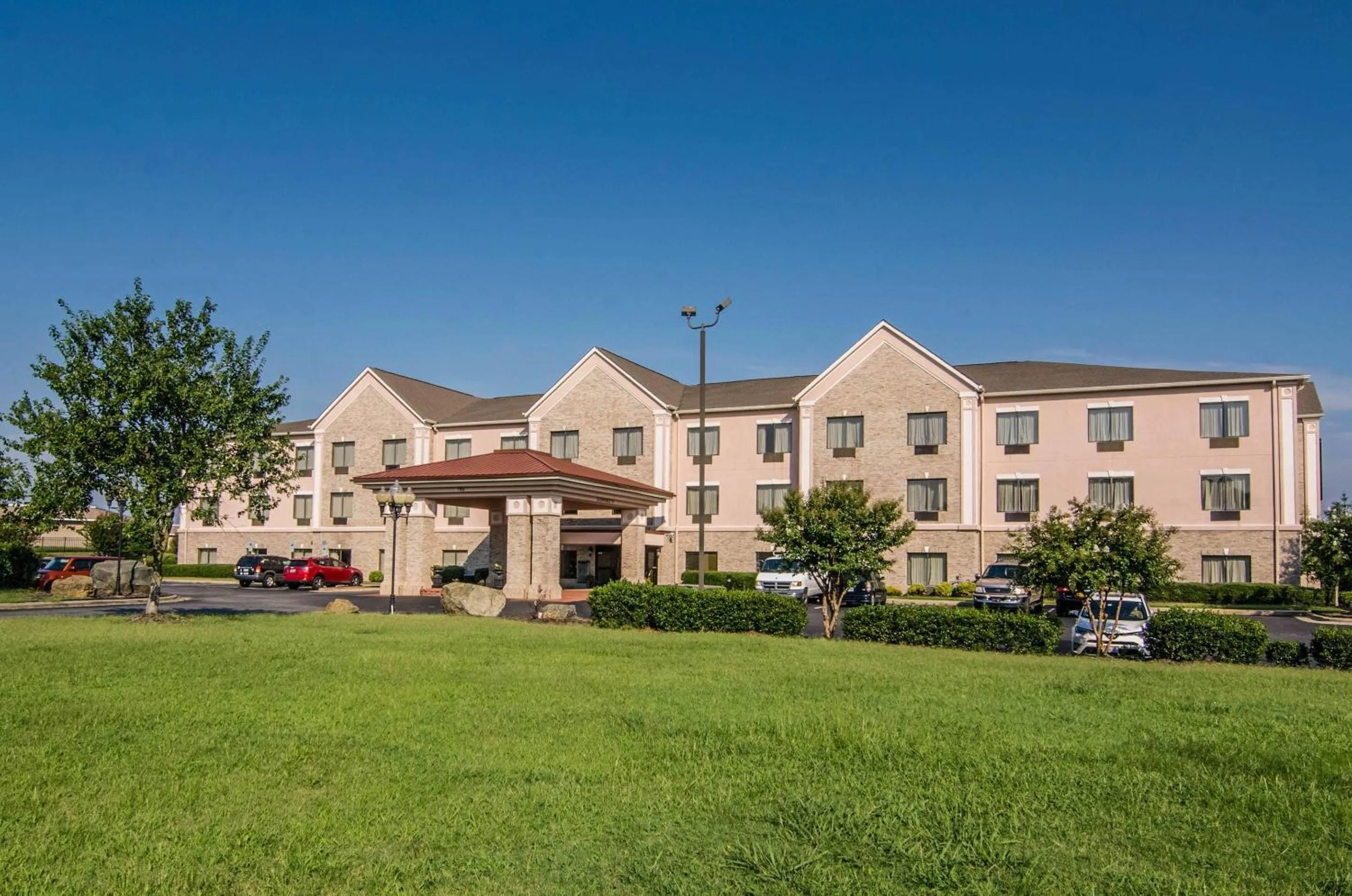 Property building in Quality Suites Graham - Burlington South