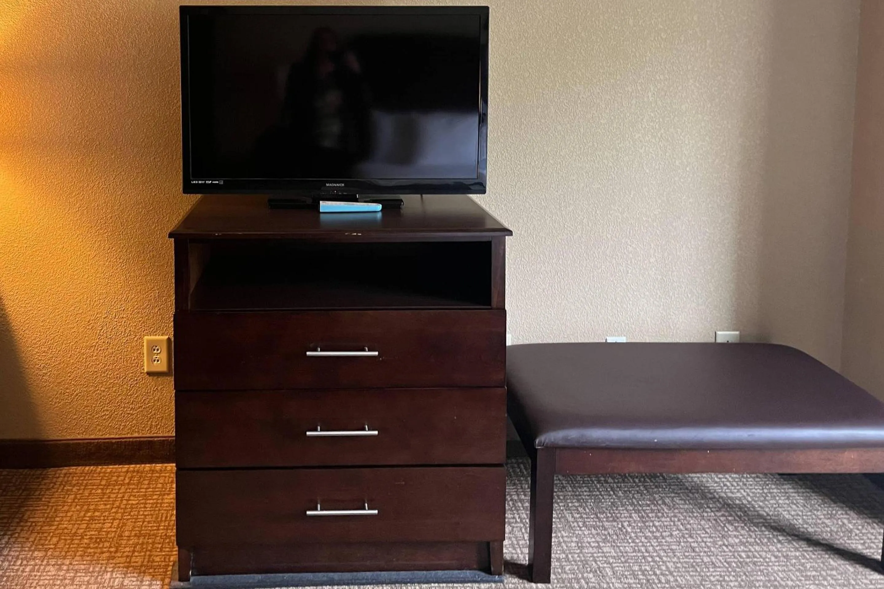 Bedroom in Quality Suites Graham - Burlington South