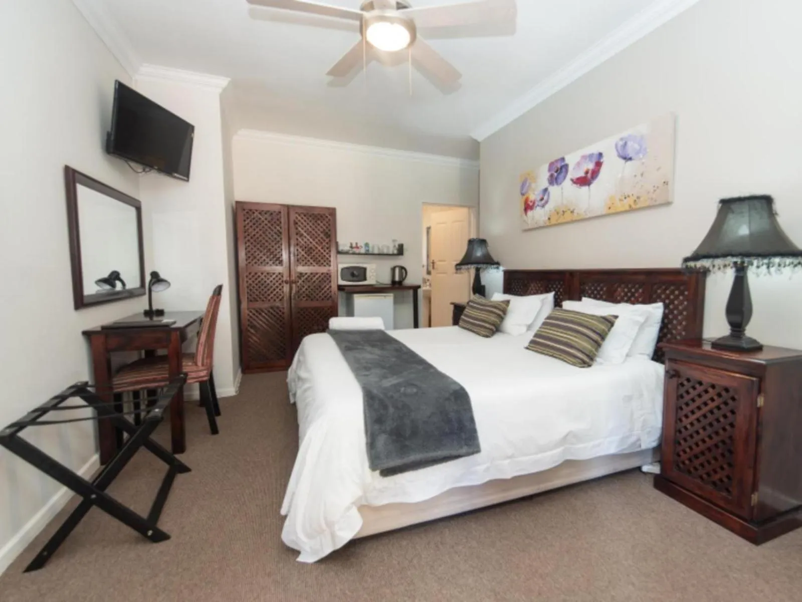 Photo of the whole room, Bed in Amani Guest Lodge