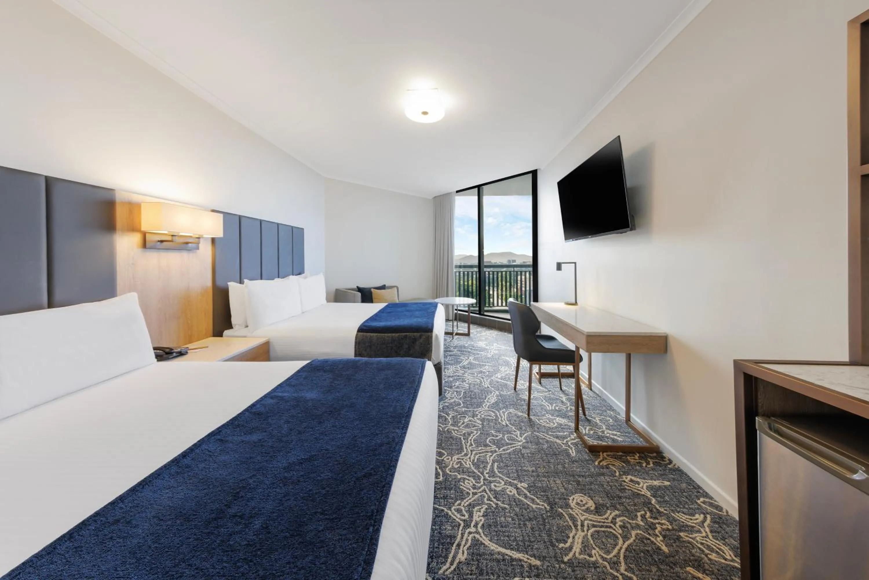 TV and multimedia, Bed in Hotel Grand Chancellor Brisbane