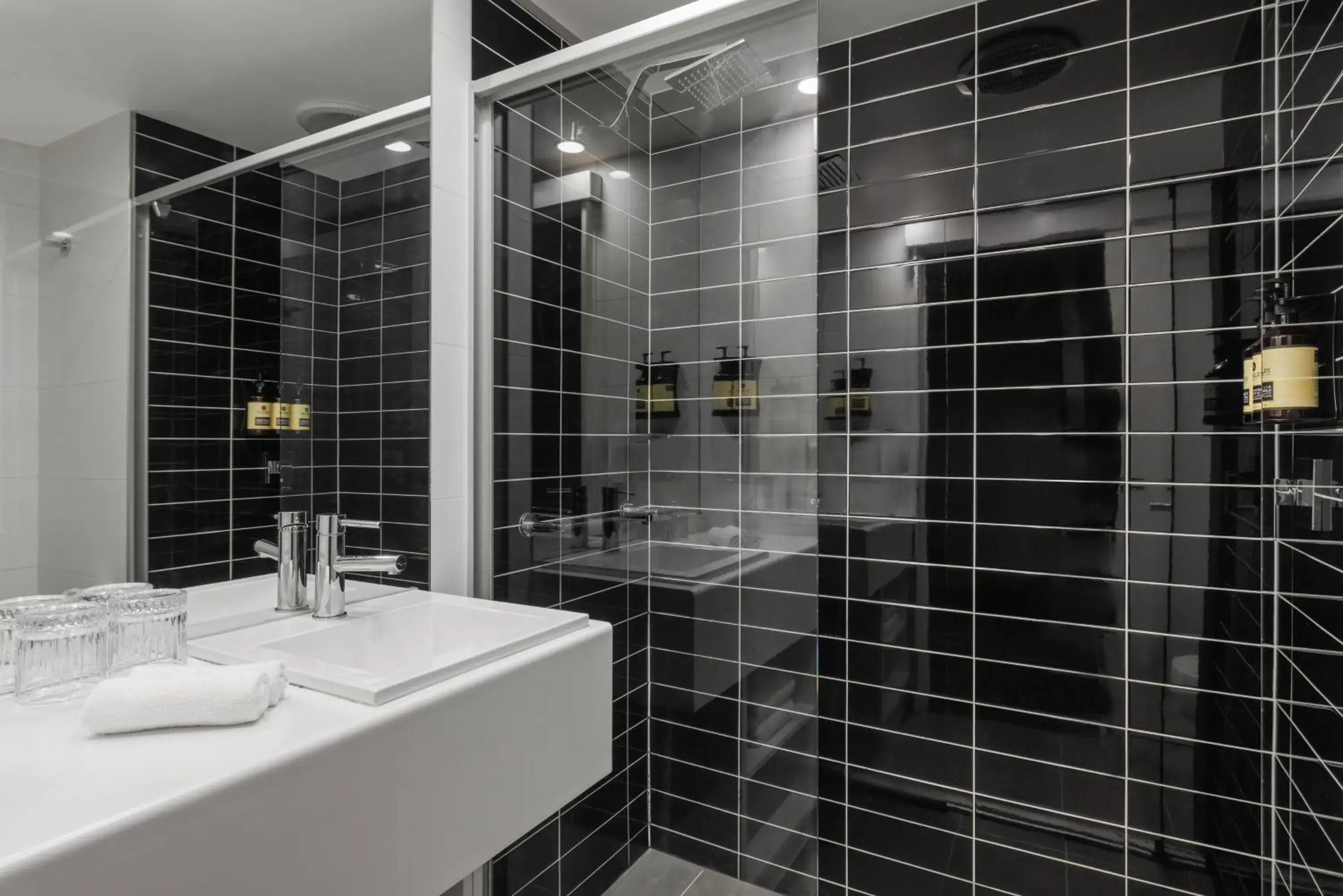 Superior King Room High Floor with Balcony in Hotel Grand Chancellor Brisbane Superior King Room High Floor with Balcony in Hotel Grand Chancellor Brisbane