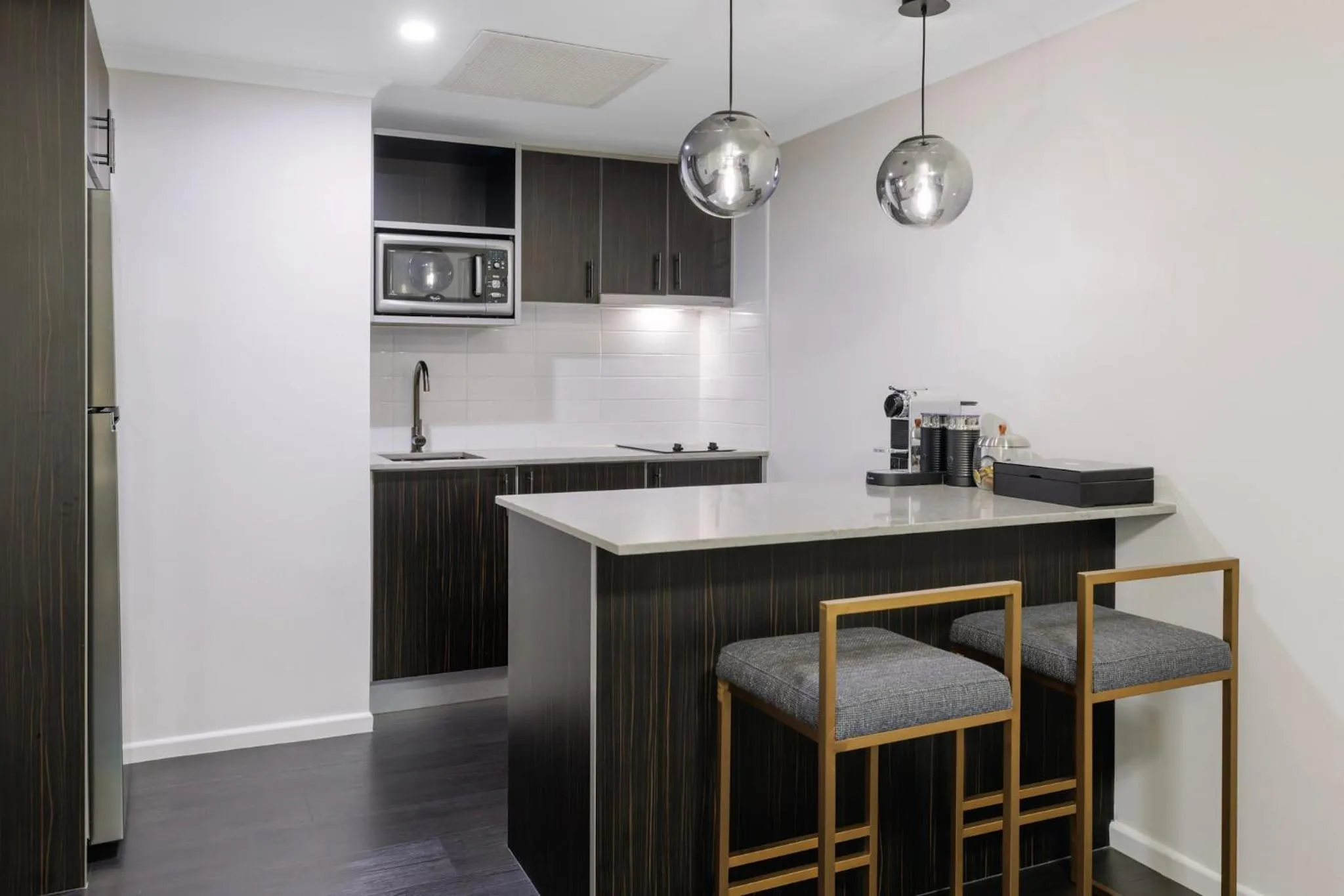 Kitchen or kitchenette in Hotel Grand Chancellor Brisbane