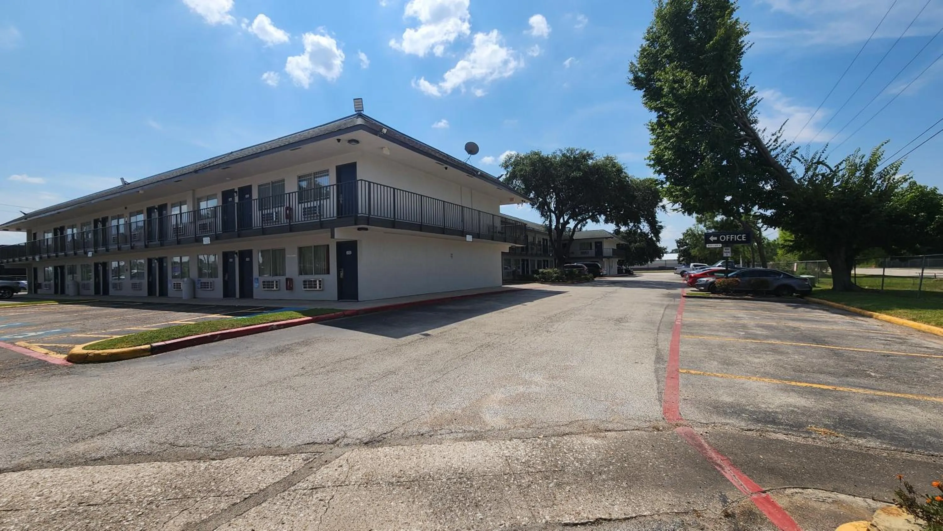 Property building in Motel 6-Conroe, TX