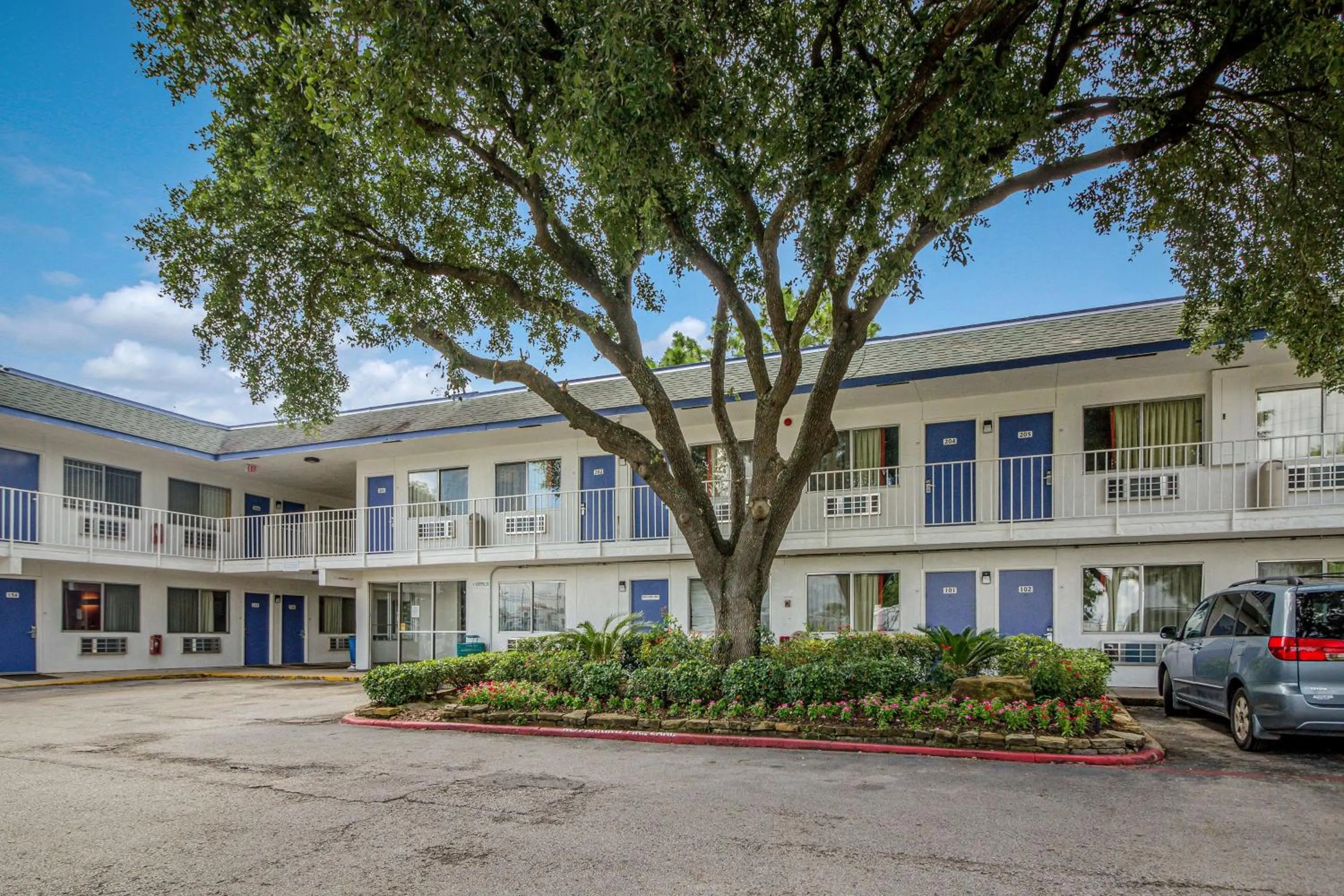 Property building in Motel 6-Conroe, TX