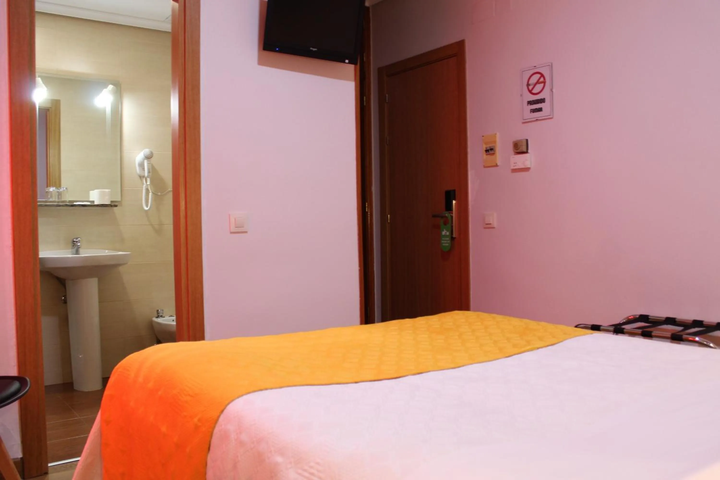 Bed in Hostal Madrid