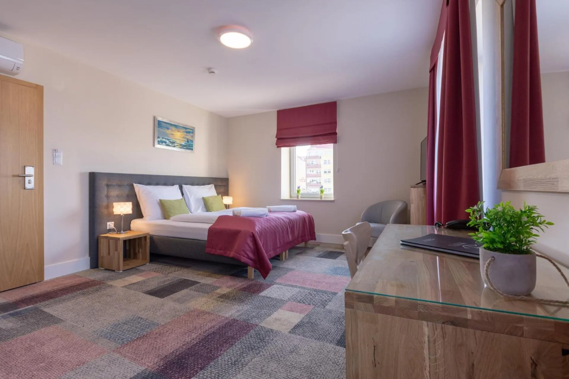 Photo of the whole room in Marina Pallatium Premium Floor