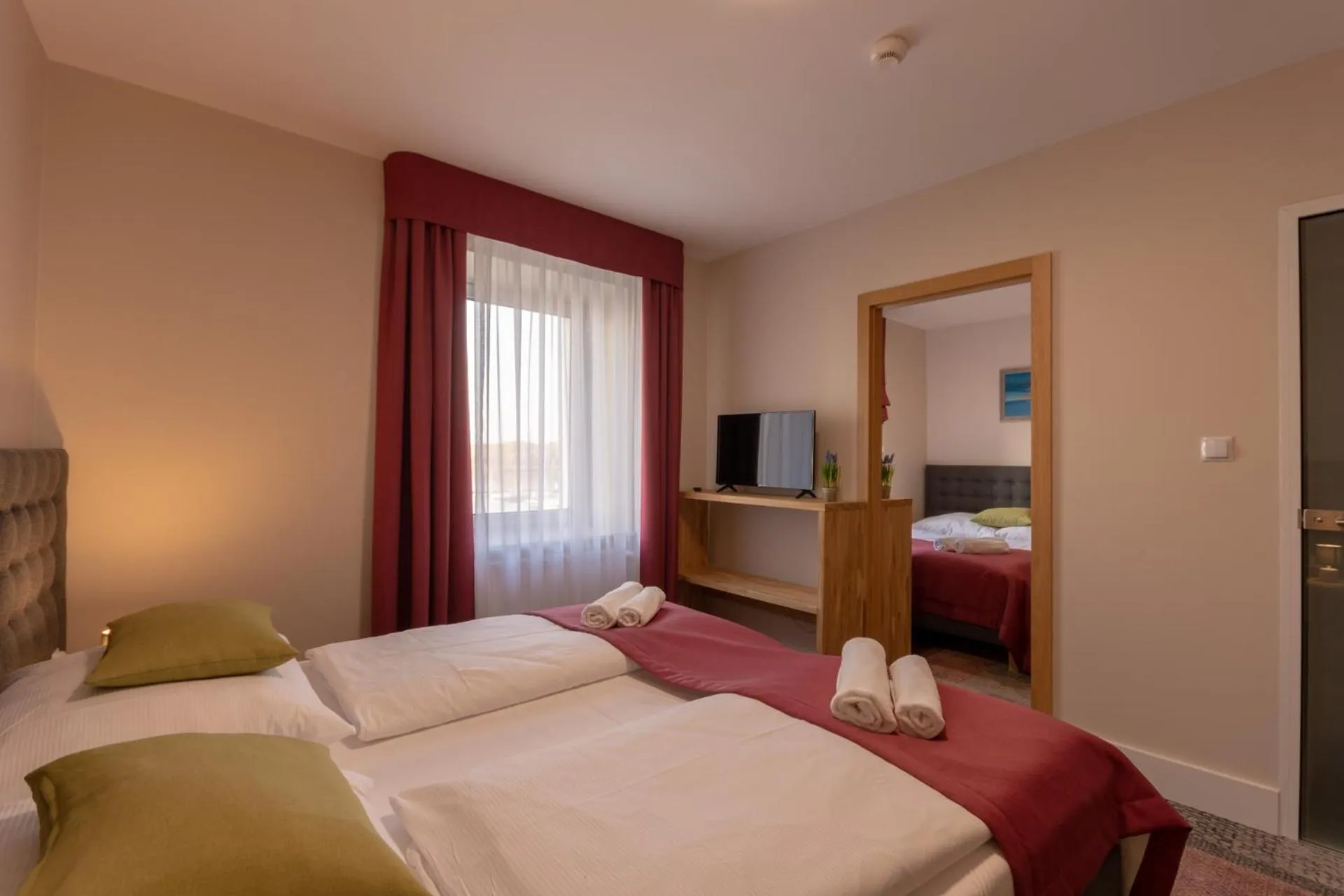 Photo of the whole room in Marina Pallatium Premium Floor