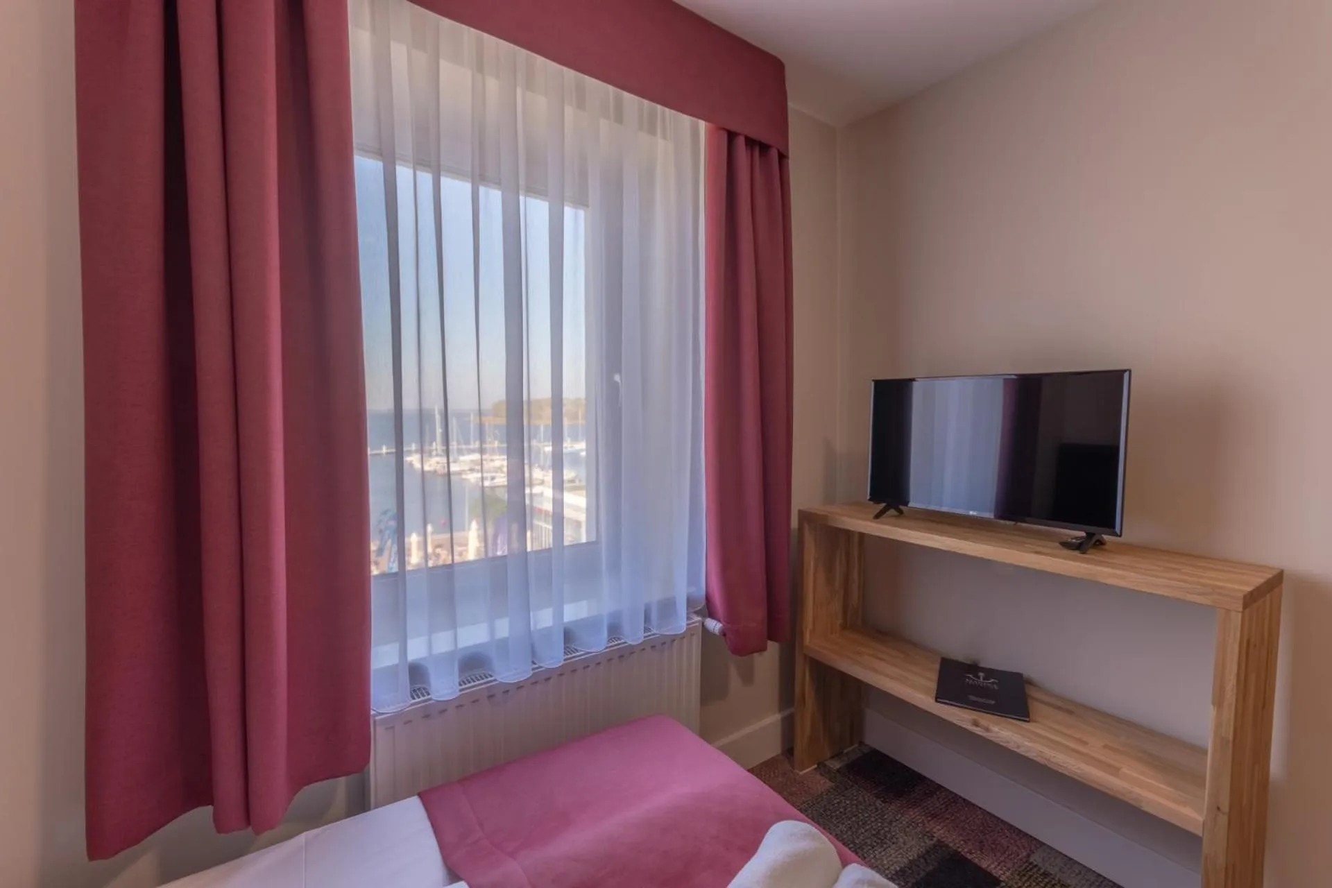 Photo of the whole room in Marina Pallatium Premium Floor