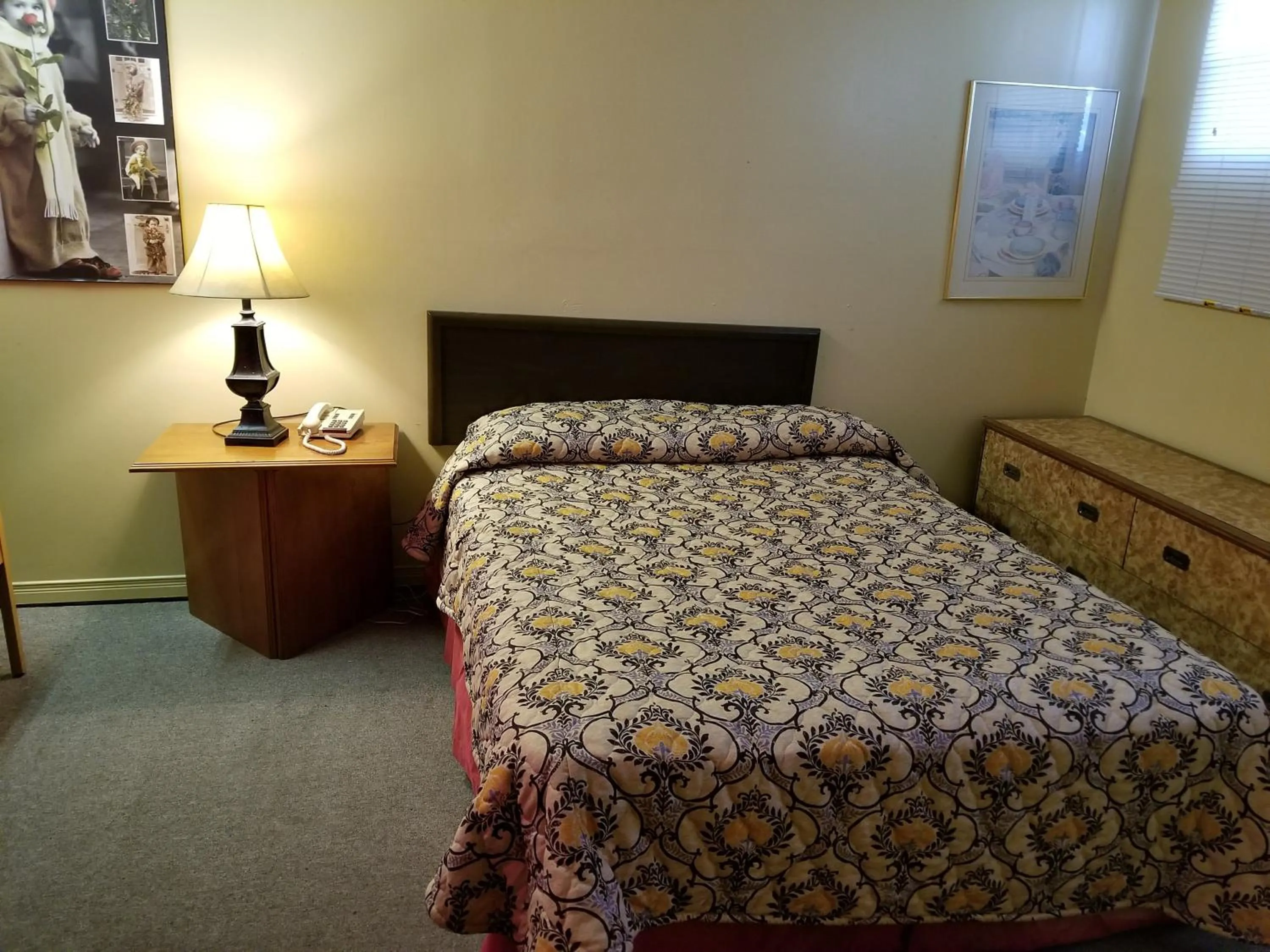 Bed in Motel Montreal