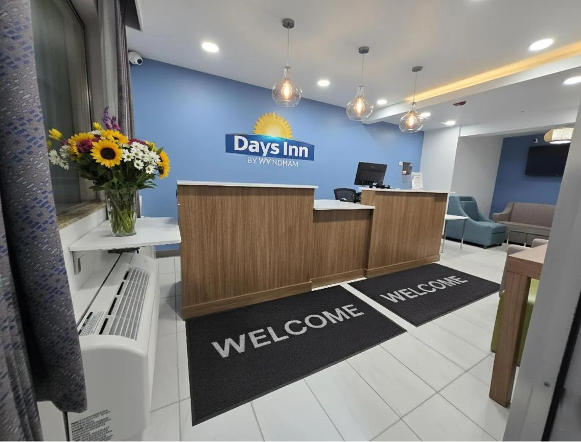 TV and multimedia in Days Inn by Wyndham Rock Springs