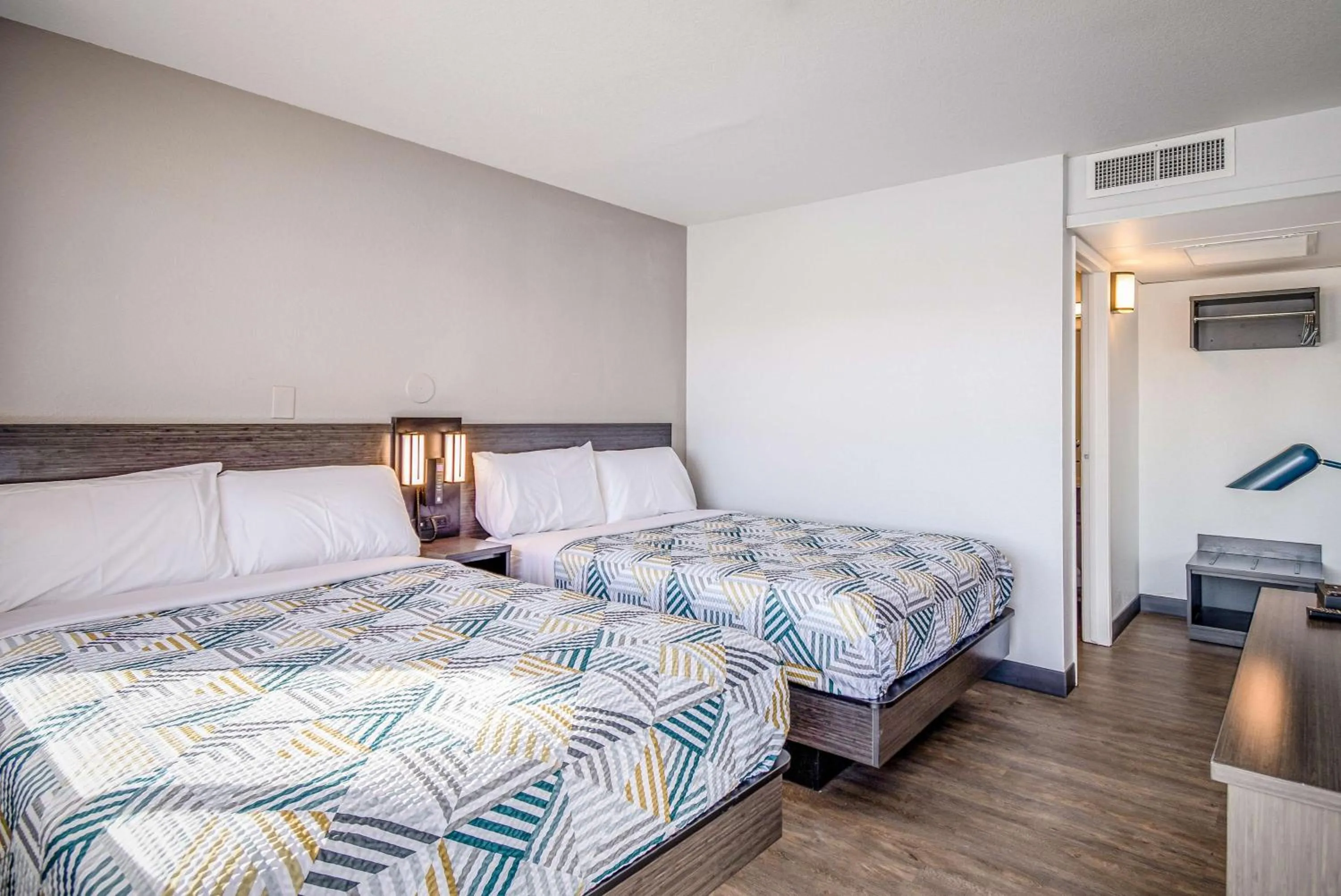 Photo of the whole room, Bed in Motel 6-Elko, NV