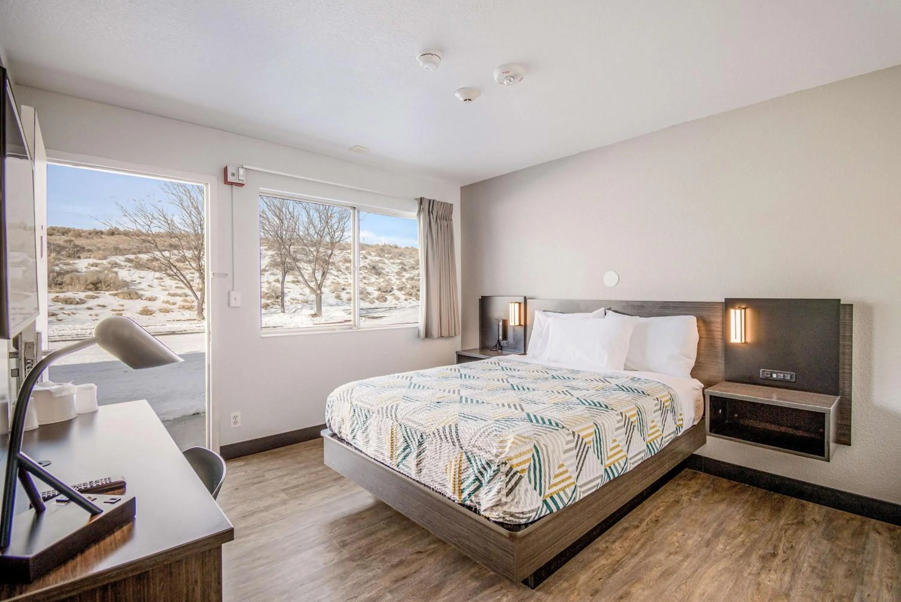 Photo of the whole room, Bed in Motel 6-Elko, NV