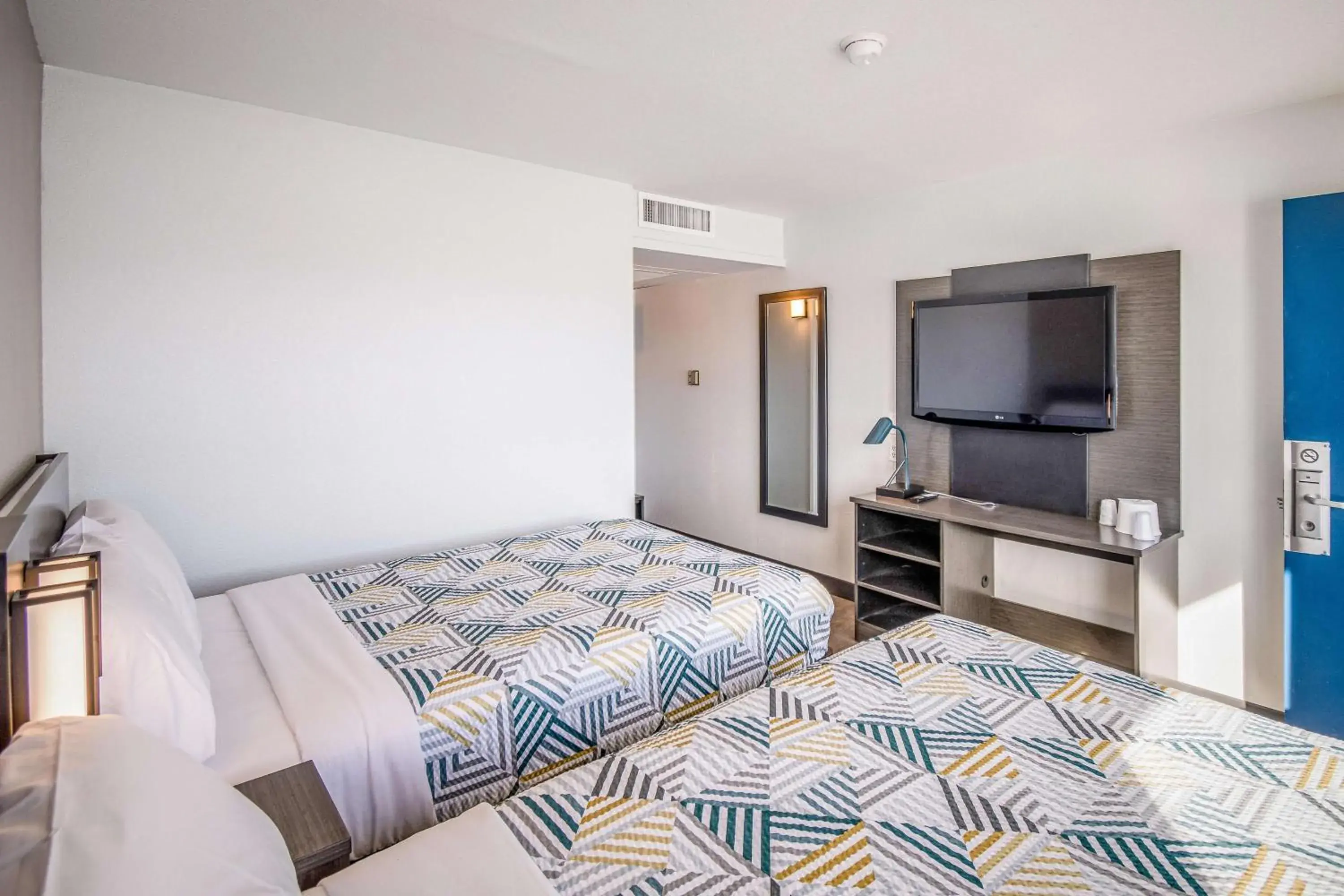 Quadruple Room in Motel 6-Elko, NV Quadruple Room in Motel 6-Elko, NV