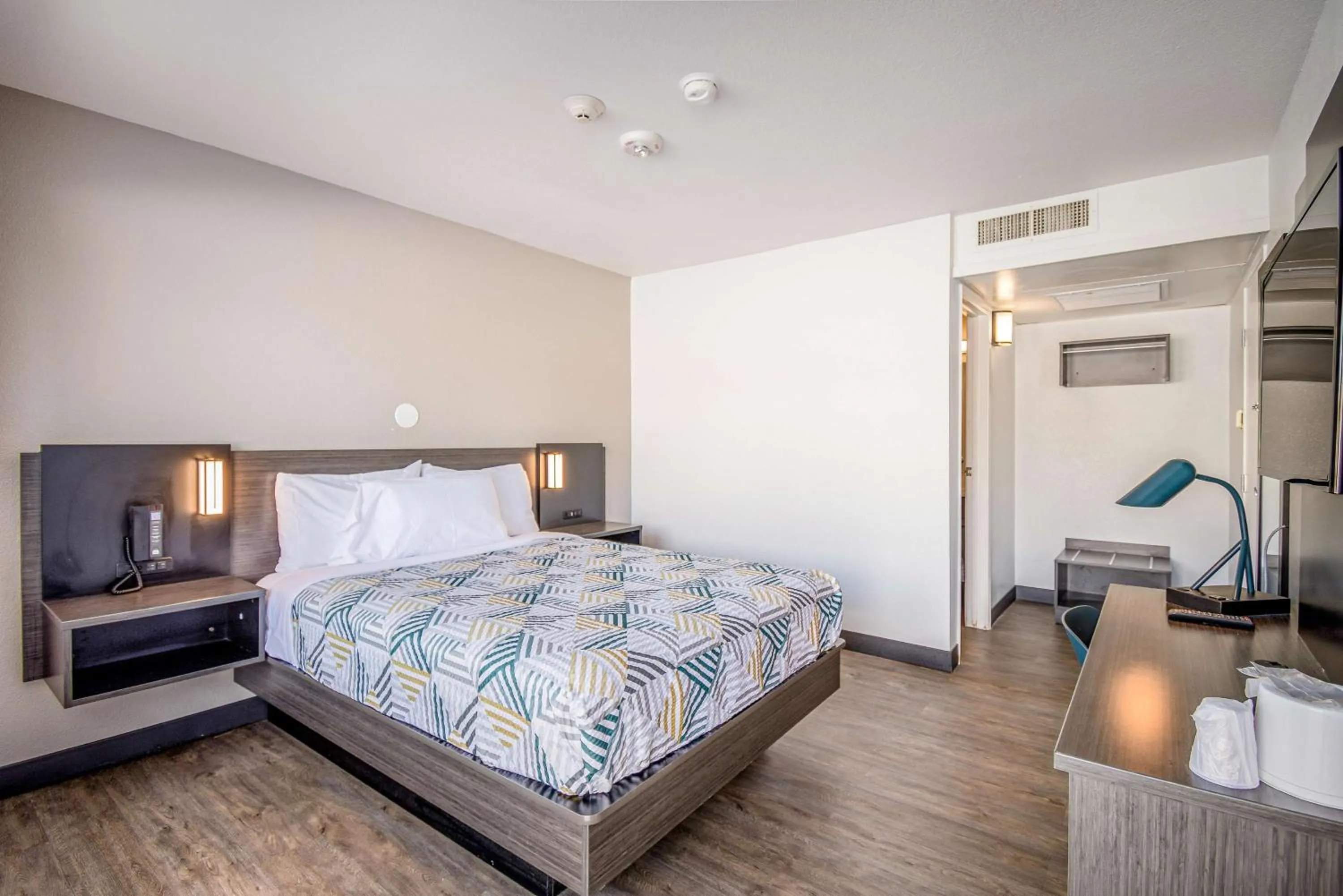 Photo of the whole room, Bed in Motel 6-Elko, NV